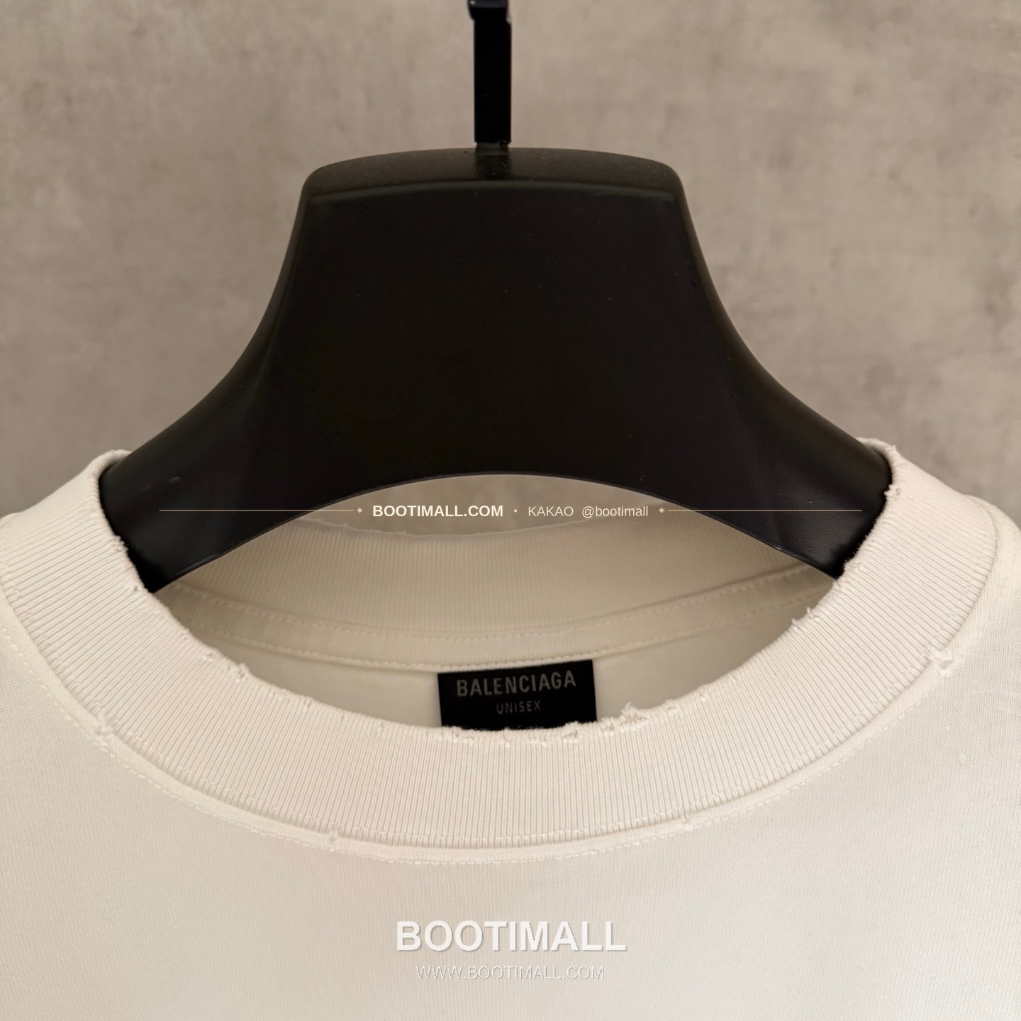 발렌시아가 2025SS 헤비코튼 자수 오버핏 블랙 반팔 티셔츠 Balenciaga 2025 SS Heavy Cotton Embroidered Oversized Black T-Shirt K223 5
