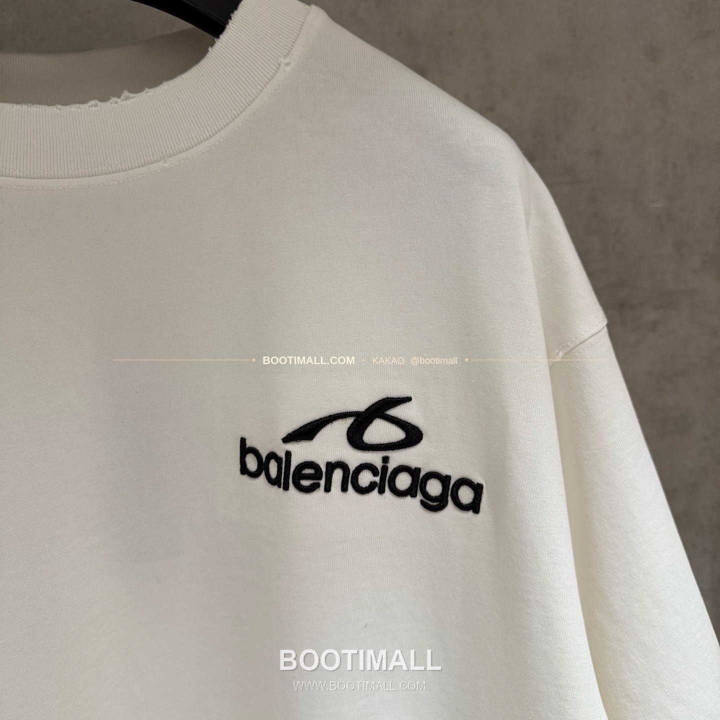 발렌시아가 2025SS 헤비코튼 자수 오버핏 블랙 반팔 티셔츠 Balenciaga 2025 SS Heavy Cotton Embroidered Oversized Black T-Shirt K223 6