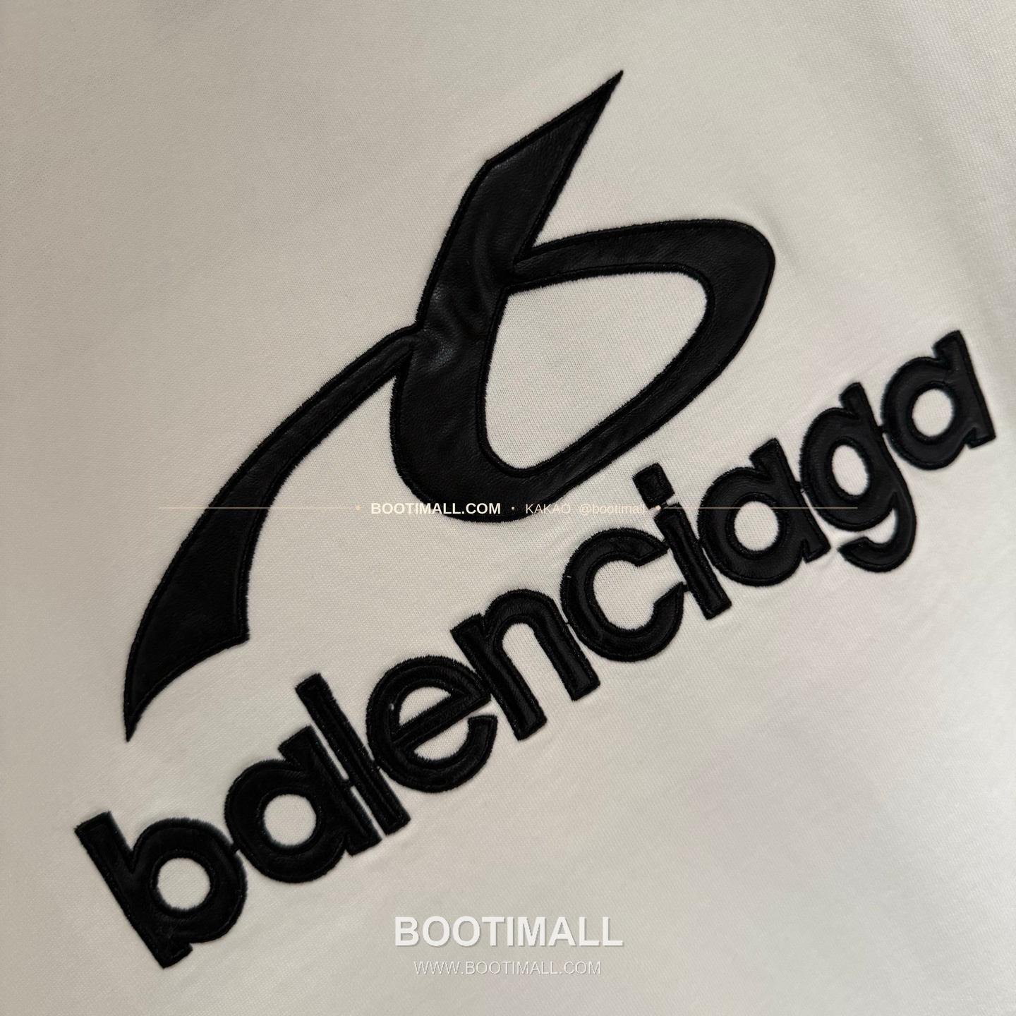 발렌시아가 2025SS 헤비코튼 자수 오버핏 블랙 반팔 티셔츠 Balenciaga 2025 SS Heavy Cotton Embroidered Oversized Black T-Shirt K223 7