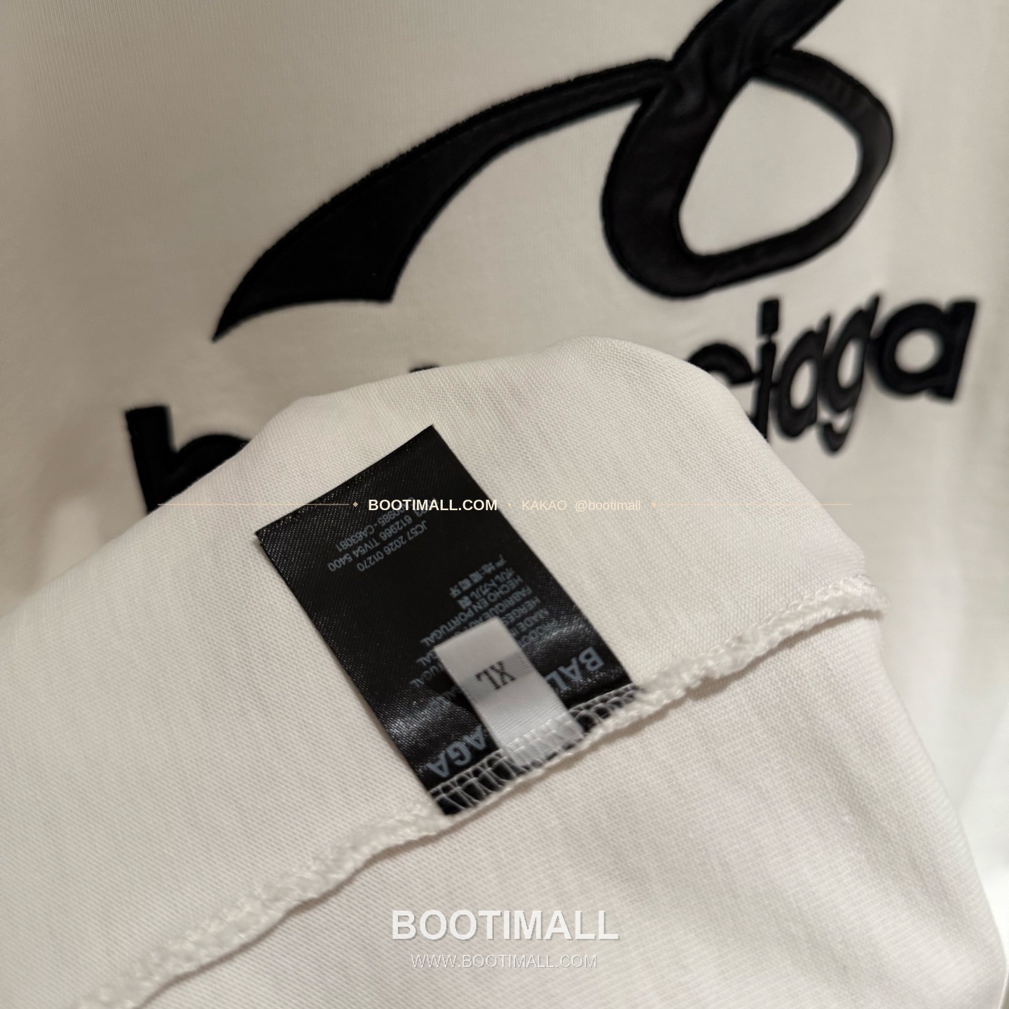 발렌시아가 2025SS 헤비코튼 자수 오버핏 블랙 반팔 티셔츠 Balenciaga 2025 SS Heavy Cotton Embroidered Oversized Black T-Shirt K223 8