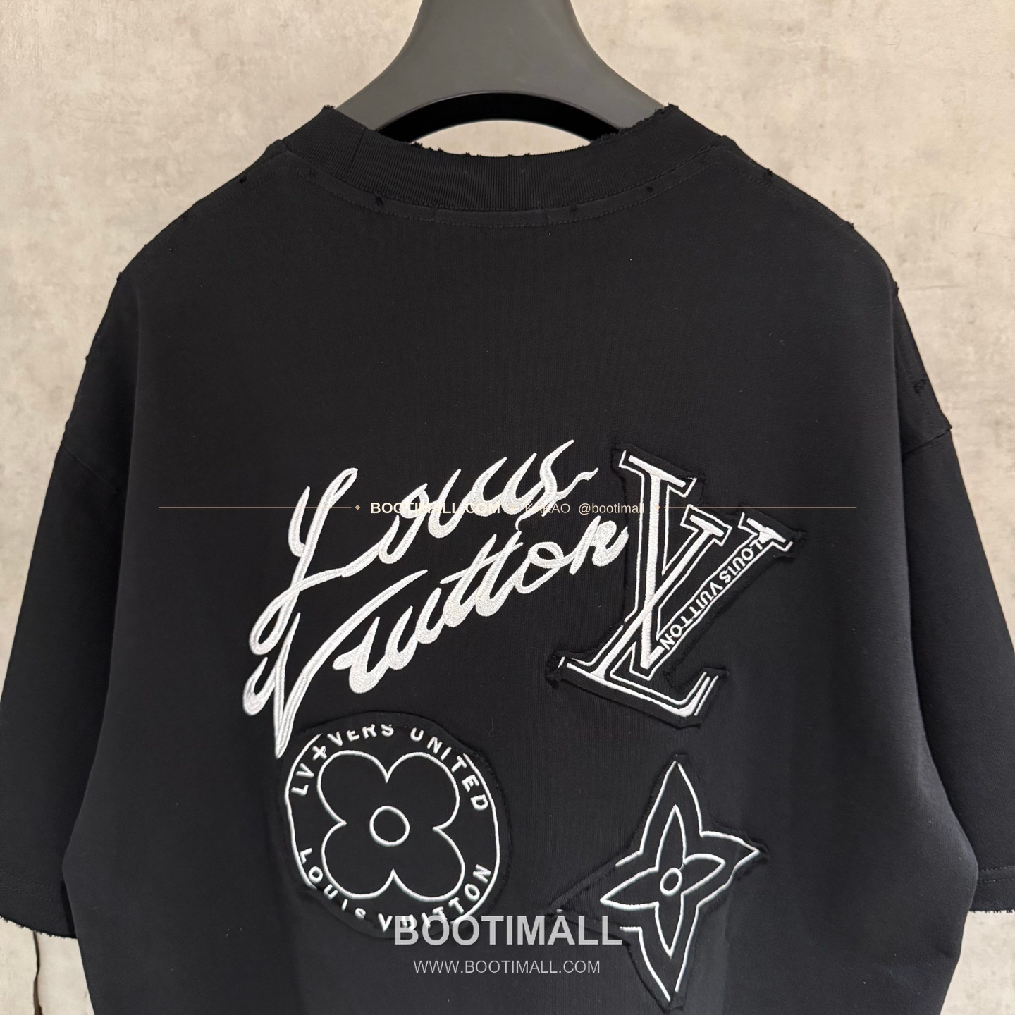 루이비통 2026SS 헤비코튼 입체자수 아플리케 루즈핏 블랙 반팔 티셔츠 Louis Vuitton 2026 SS Heavy Cotton Embroidered Applique Loose Fit Black T-Shirt K168 4