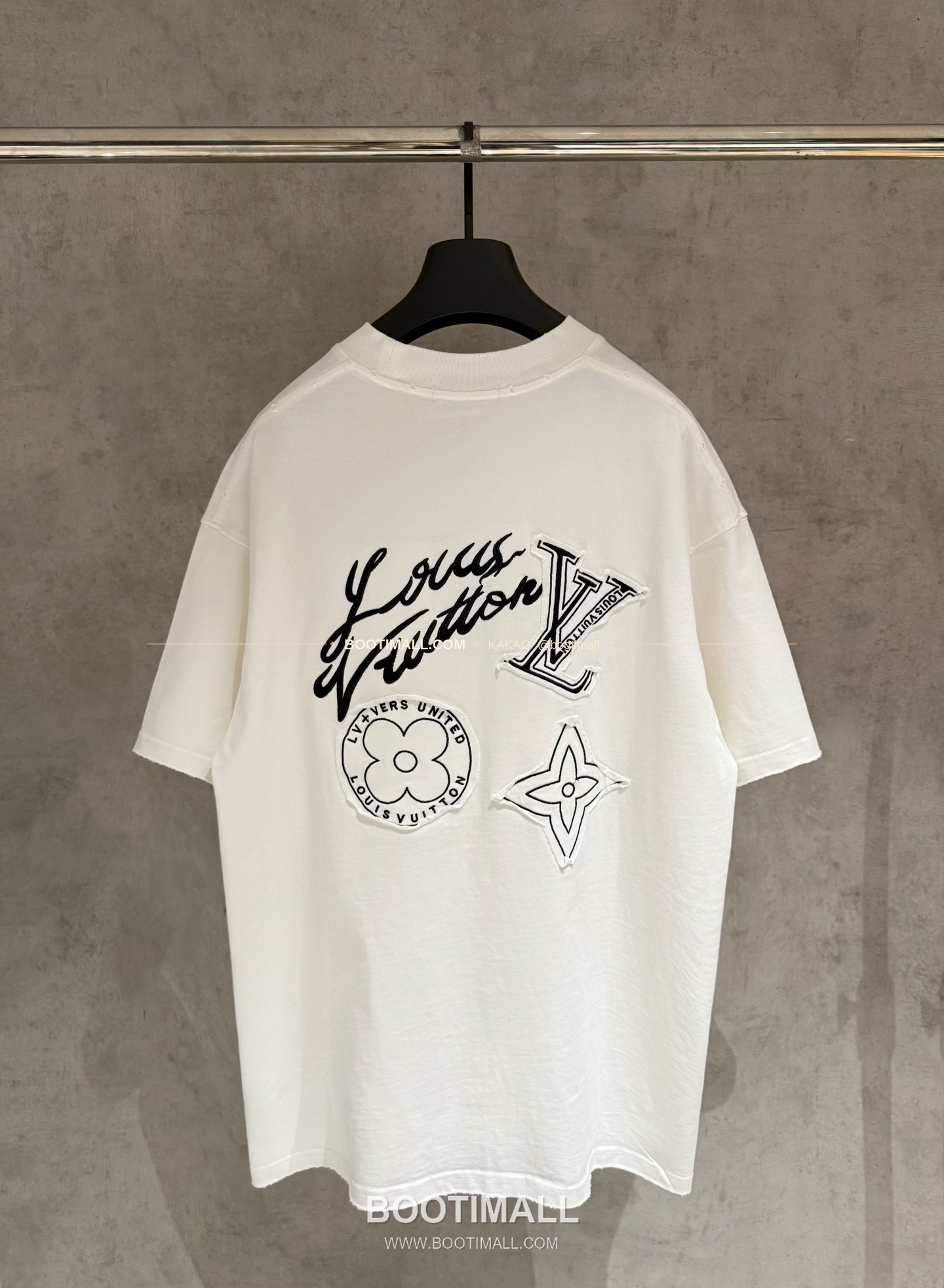 루이비통 2026SS 헤비코튼 입체자수 아플리케 루즈핏 블랙 반팔 티셔츠 Louis Vuitton 2026 SS Heavy Cotton Embroidered Applique Loose Fit Black T-Shirt K168 2