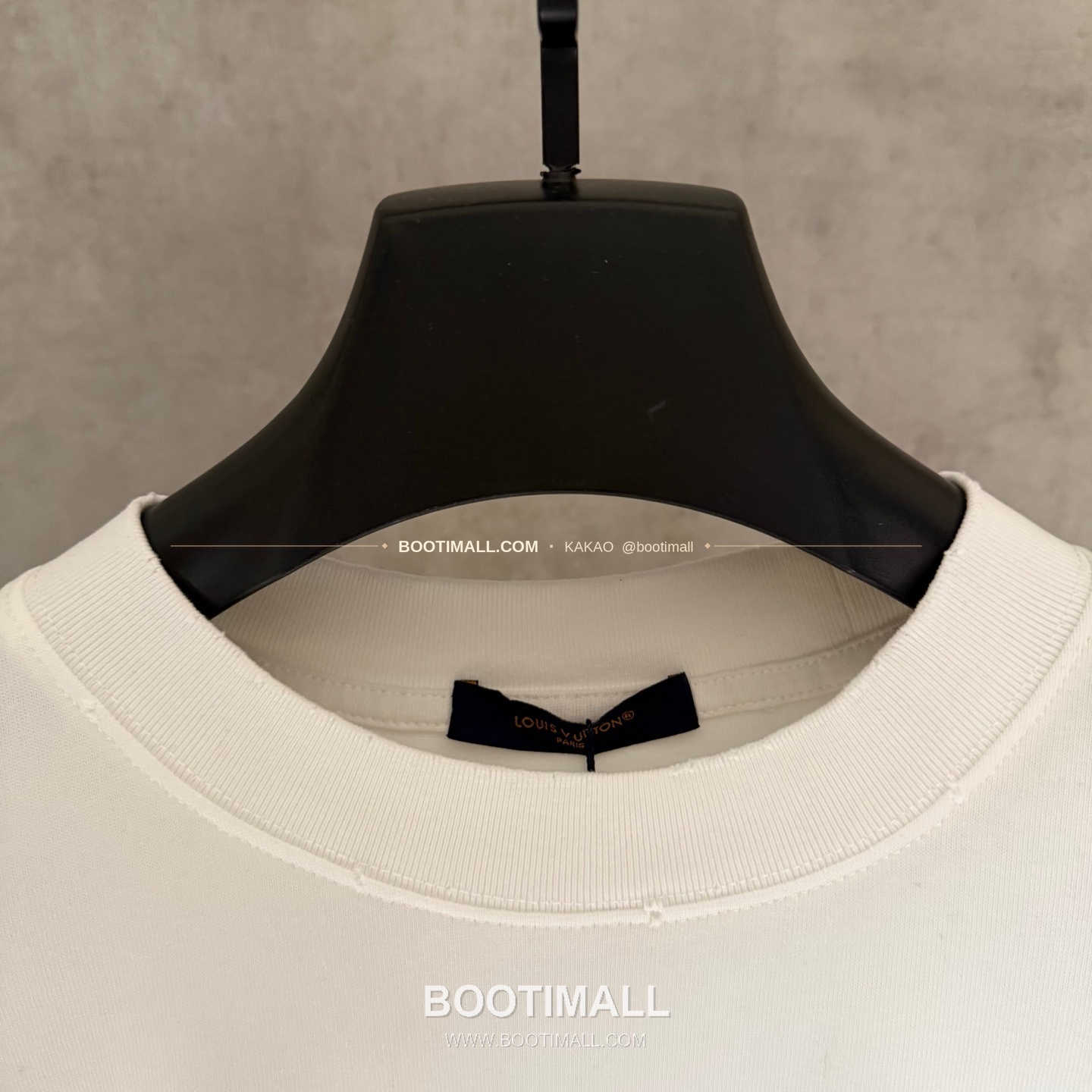 루이비통 2026SS 헤비코튼 입체자수 아플리케 루즈핏 블랙 반팔 티셔츠 Louis Vuitton 2026 SS Heavy Cotton Embroidered Applique Loose Fit Black T-Shirt K168 5