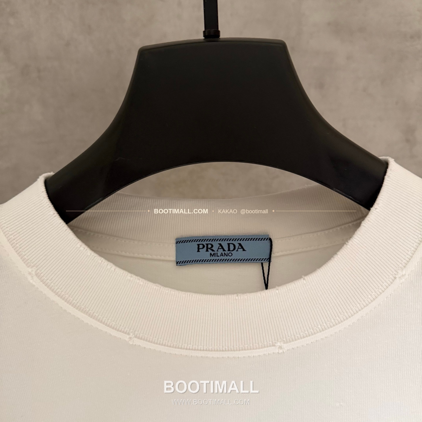 프라다 2026SS 헤비코튼 입체자수 아플리케 루즈핏 블랙 반팔 티셔츠 Prada 2026 SS Heavy Cotton Embroidered Applique Loose Fit Black T-Shirt K211 5