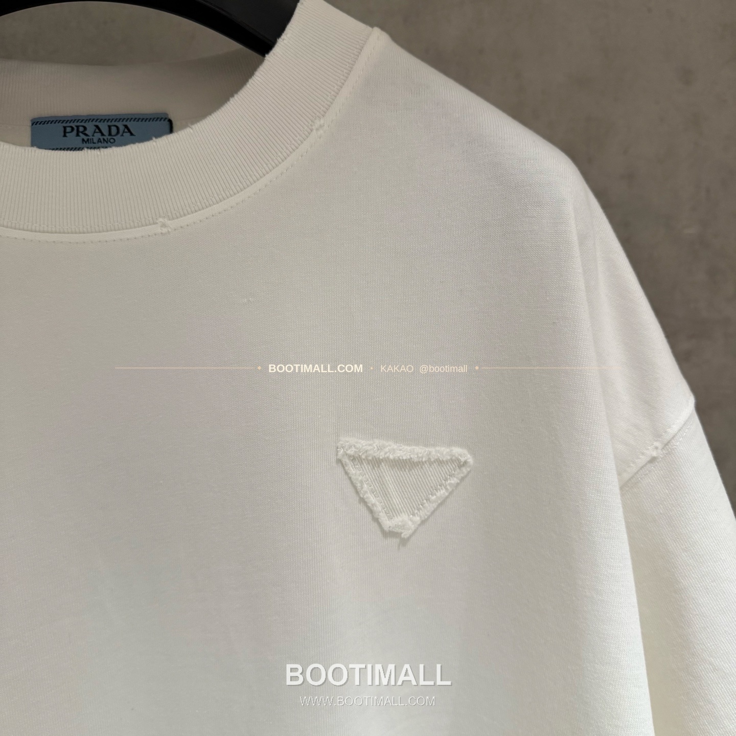 프라다 2026SS 헤비코튼 입체자수 아플리케 루즈핏 블랙 반팔 티셔츠 Prada 2026 SS Heavy Cotton Embroidered Applique Loose Fit Black T-Shirt K211 6