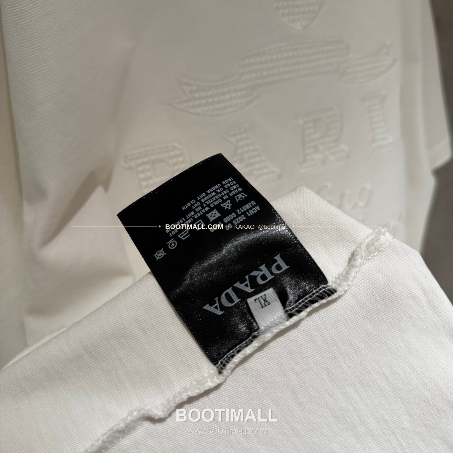 프라다 2026SS 헤비코튼 입체자수 아플리케 루즈핏 블랙 반팔 티셔츠 Prada 2026 SS Heavy Cotton Embroidered Applique Loose Fit Black T-Shirt K211 8