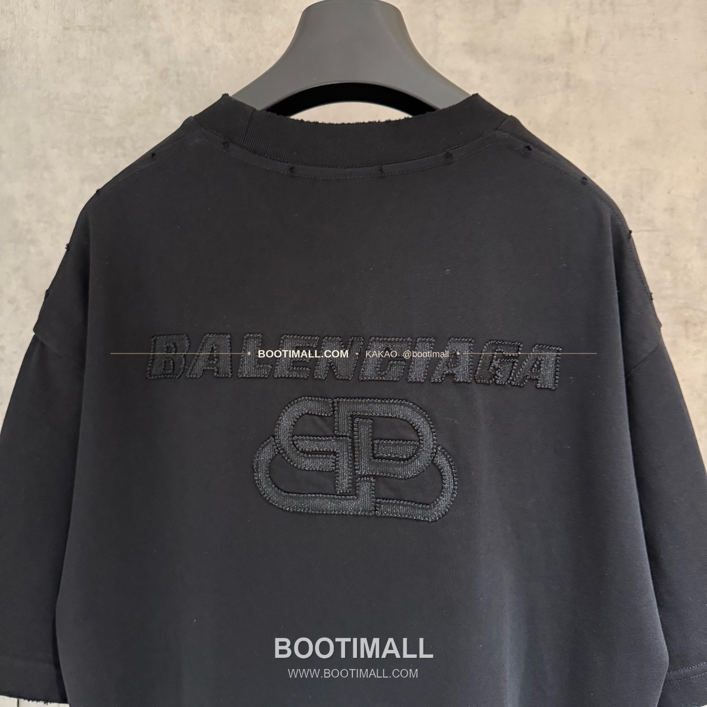 발렌시아가 2025SS 헤비코튼 자수 루즈핏 블랙 반팔 티셔츠 Balenciaga 2025 SS Heavy Cotton Embroidered Loose Fit Black T-Shirt K174 4