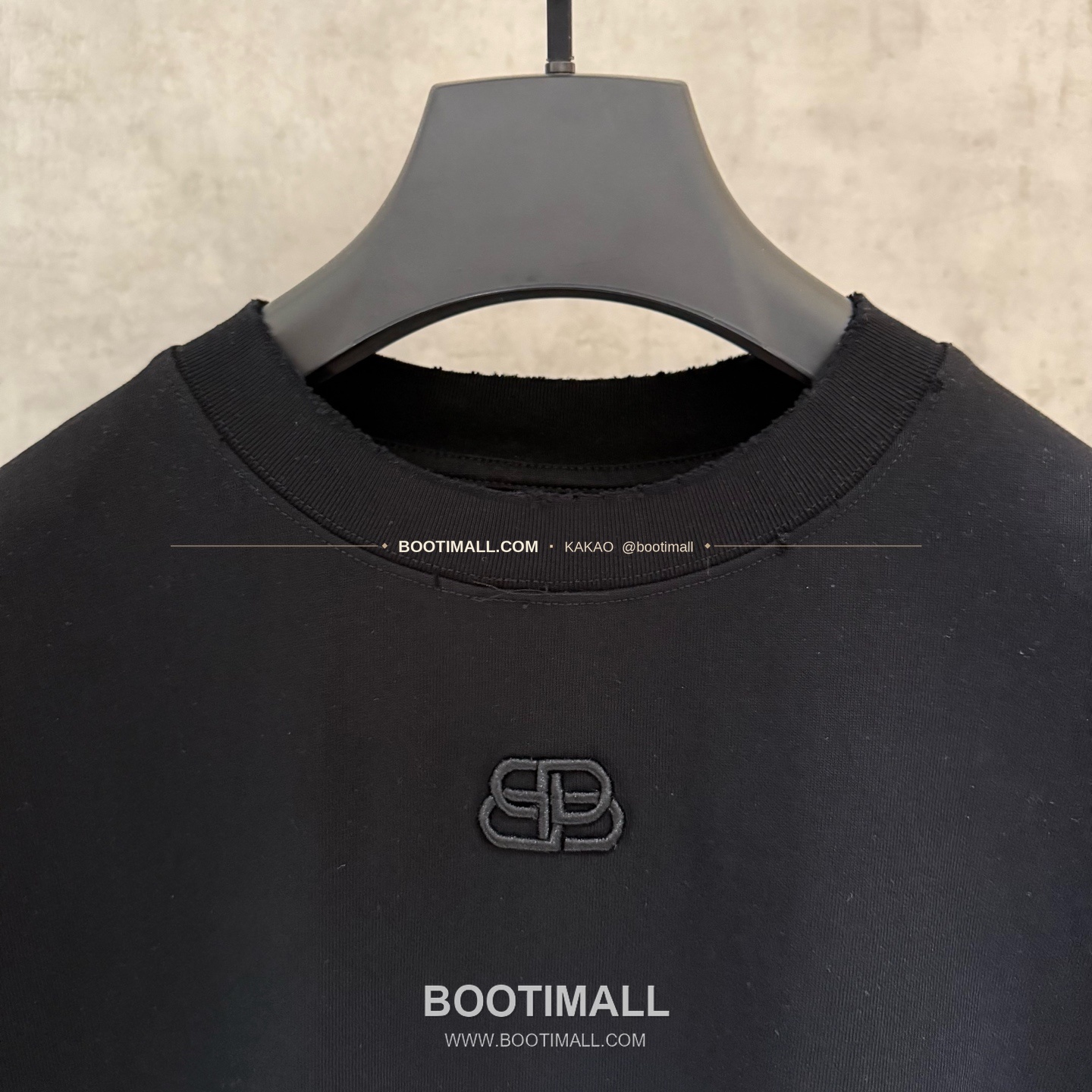 발렌시아가 2025SS 헤비코튼 자수 루즈핏 블랙 반팔 티셔츠 Balenciaga 2025 SS Heavy Cotton Embroidered Loose Fit Black T-Shirt K174 6