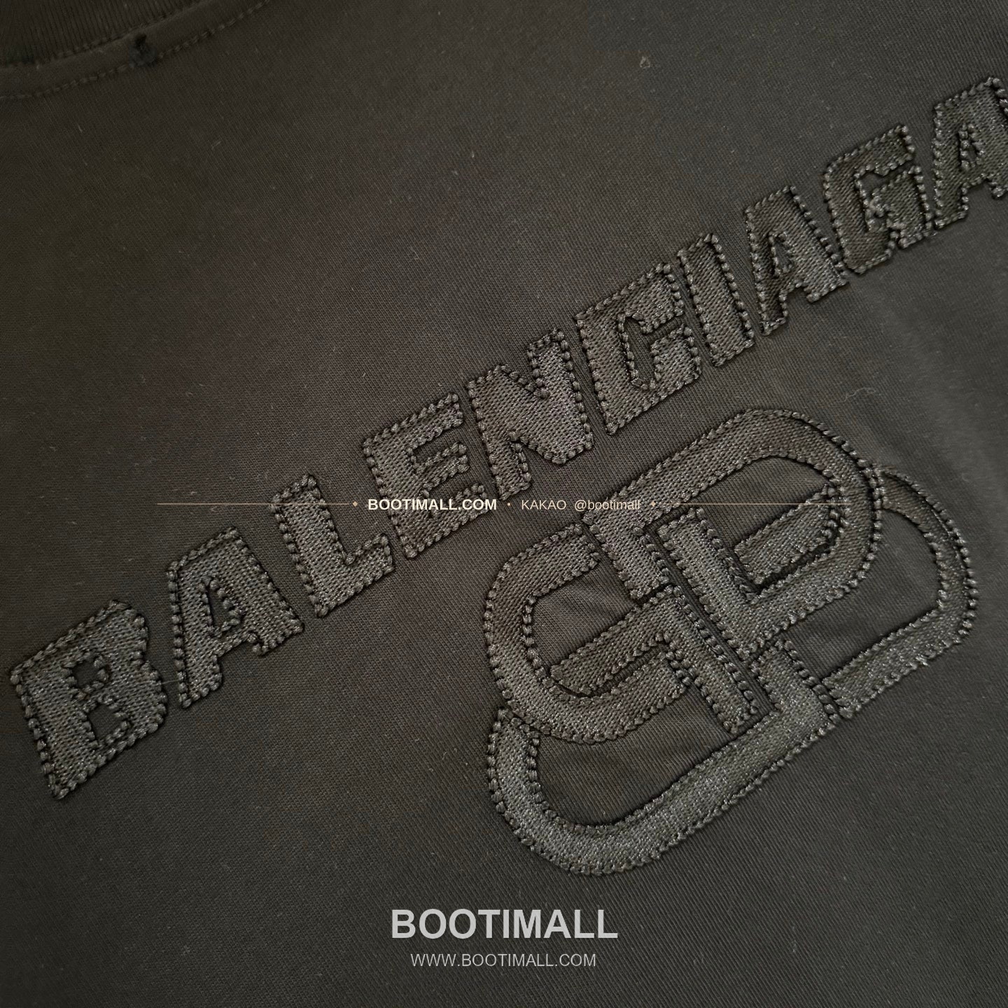 발렌시아가 2025SS 헤비코튼 자수 루즈핏 블랙 반팔 티셔츠 Balenciaga 2025 SS Heavy Cotton Embroidered Loose Fit Black T-Shirt K174 7