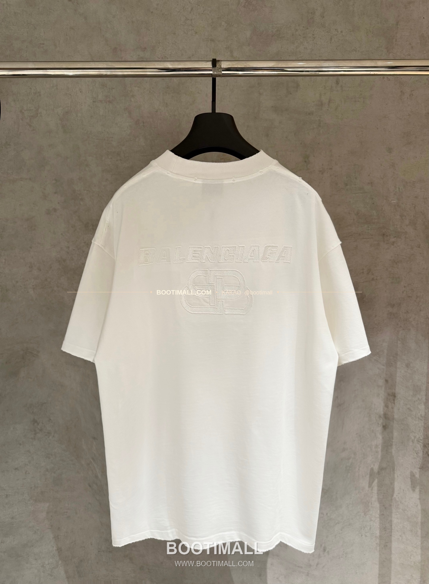 발렌시아가 2025SS 헤비코튼 자수 루즈핏 블랙 반팔 티셔츠 Balenciaga 2025 SS Heavy Cotton Embroidered Loose Fit Black T-Shirt K174 2