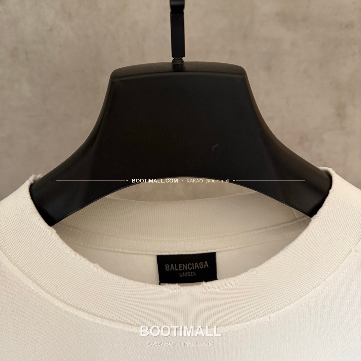 발렌시아가 2025SS 헤비코튼 자수 루즈핏 블랙 반팔 티셔츠 Balenciaga 2025 SS Heavy Cotton Embroidered Loose Fit Black T-Shirt K174 5