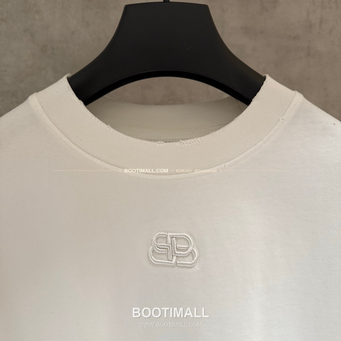 발렌시아가 2025SS 헤비코튼 자수 루즈핏 블랙 반팔 티셔츠 Balenciaga 2025 SS Heavy Cotton Embroidered Loose Fit Black T-Shirt K174 6