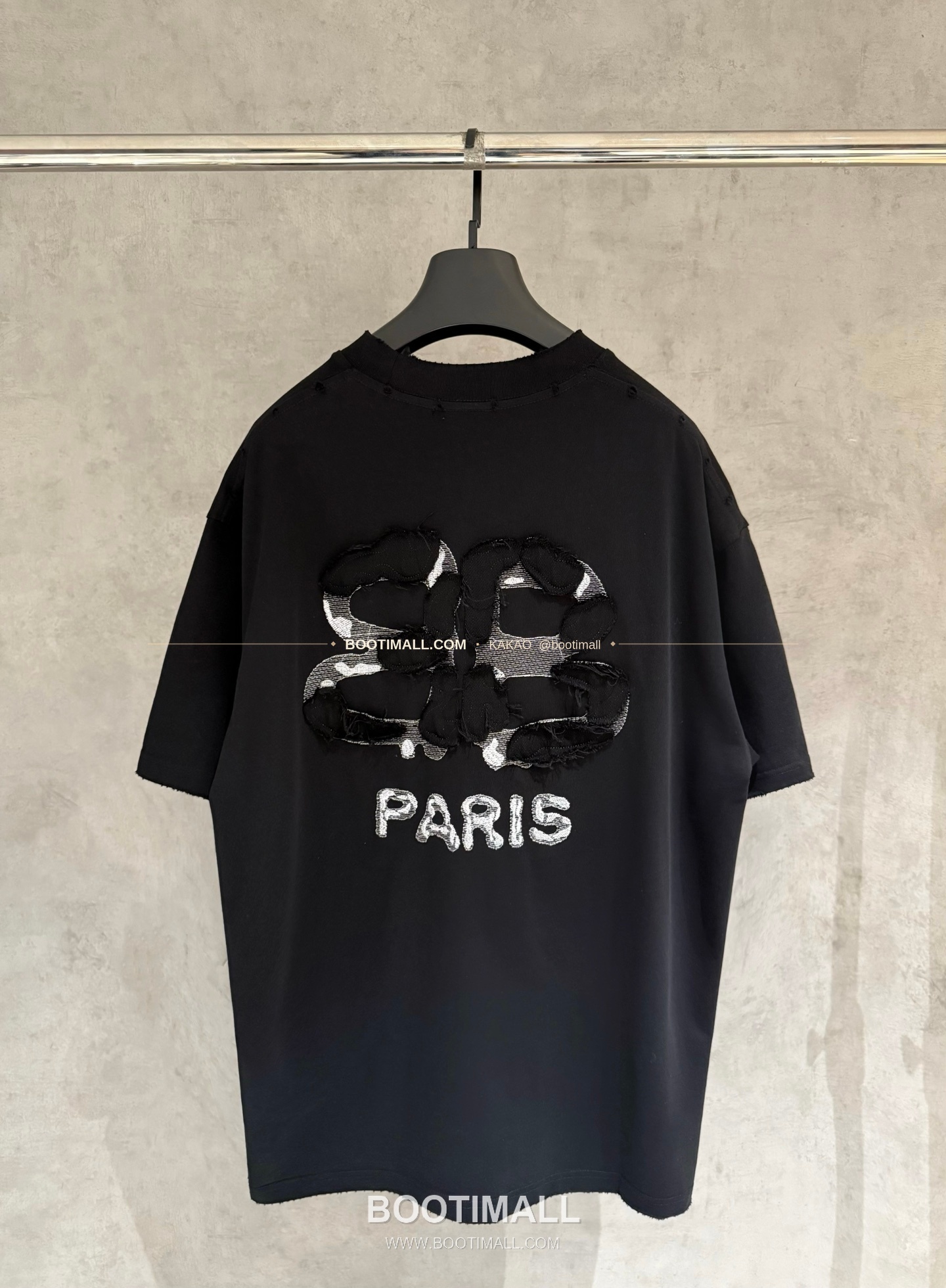 발렌시아가 2025SS 헤비코튼 자수 루즈핏 블랙 반팔 티셔츠 Balenciaga 2025 SS Heavy Cotton Embroidered Loose Fit Black T-Shirt K170 2