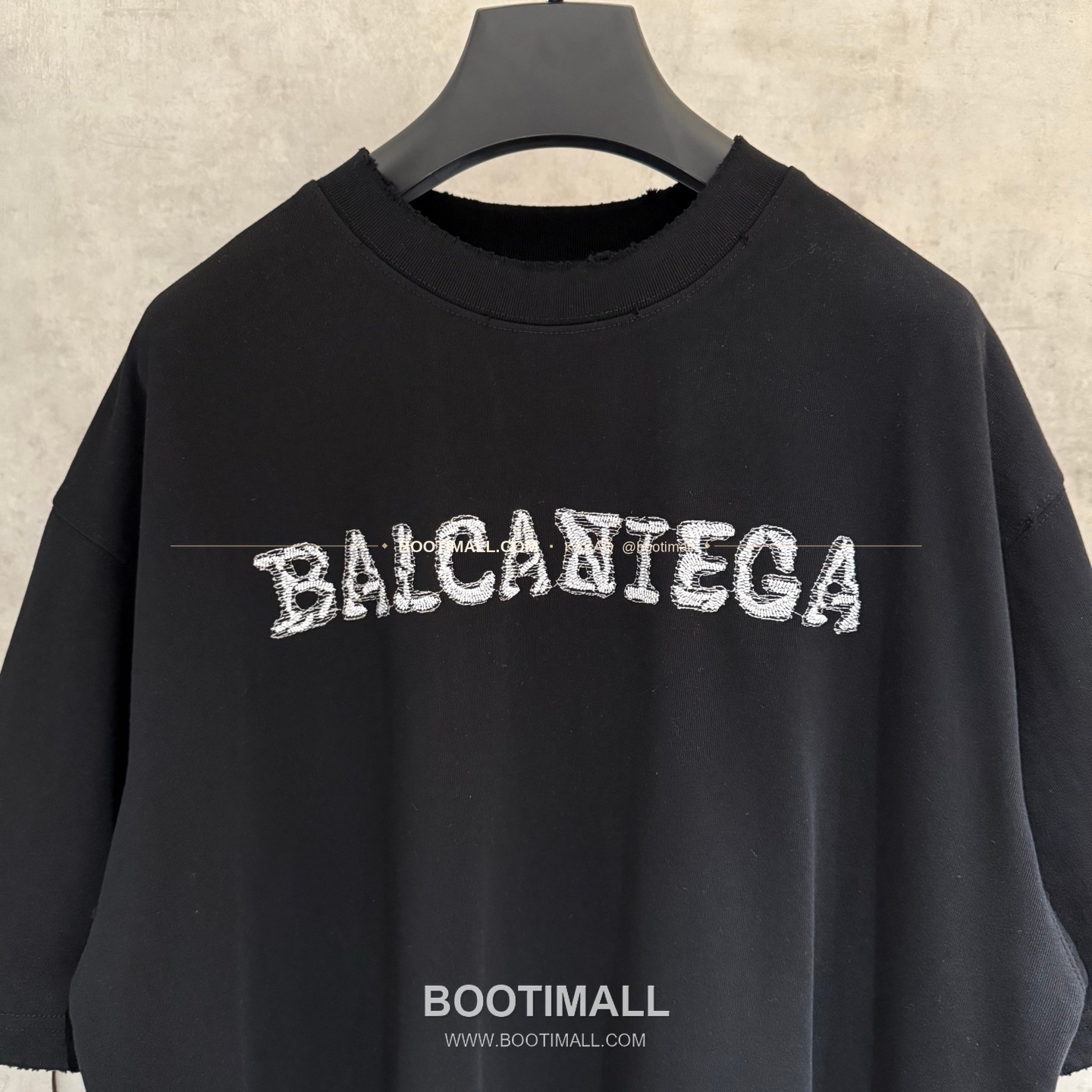 발렌시아가 2025SS 헤비코튼 자수 루즈핏 블랙 반팔 티셔츠 Balenciaga 2025 SS Heavy Cotton Embroidered Loose Fit Black T-Shirt K170 3