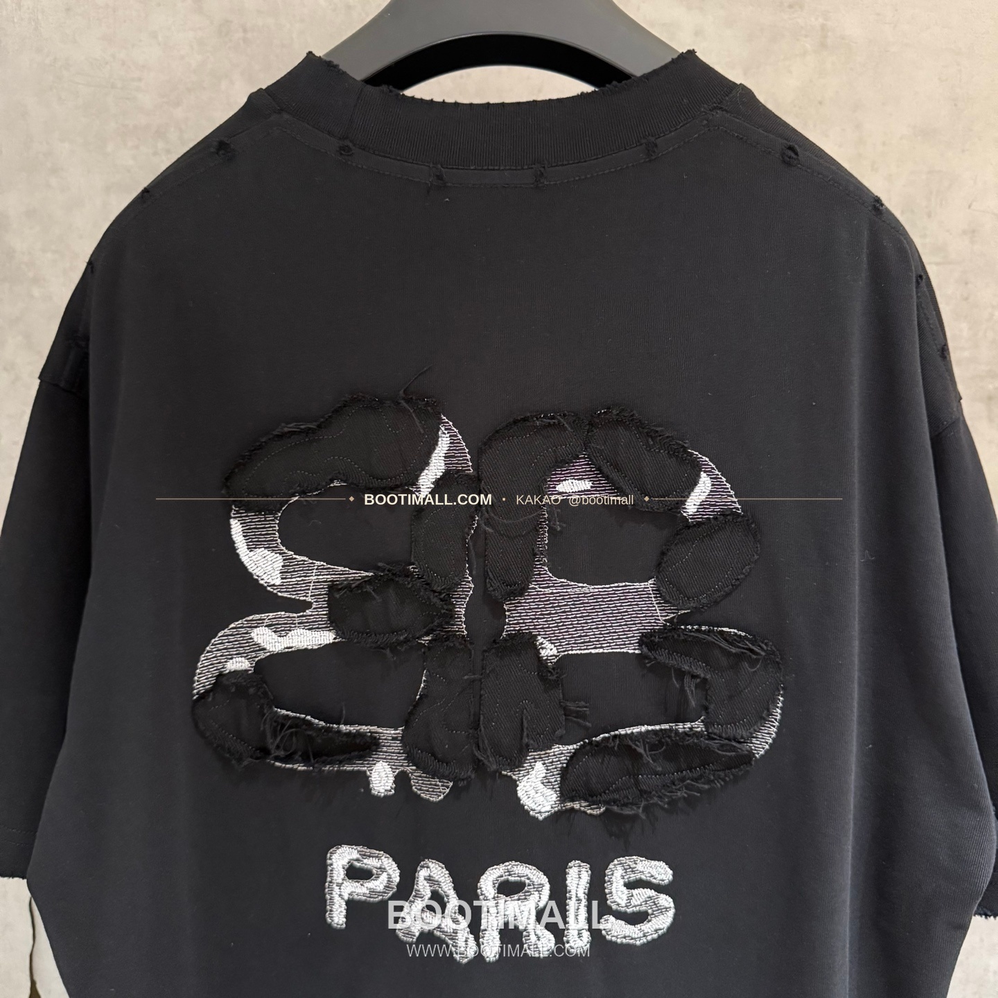 발렌시아가 2025SS 헤비코튼 자수 루즈핏 블랙 반팔 티셔츠 Balenciaga 2025 SS Heavy Cotton Embroidered Loose Fit Black T-Shirt K170 4