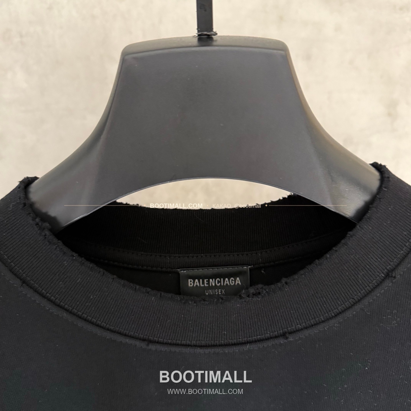 발렌시아가 2025SS 헤비코튼 자수 루즈핏 블랙 반팔 티셔츠 Balenciaga 2025 SS Heavy Cotton Embroidered Loose Fit Black T-Shirt K170 5
