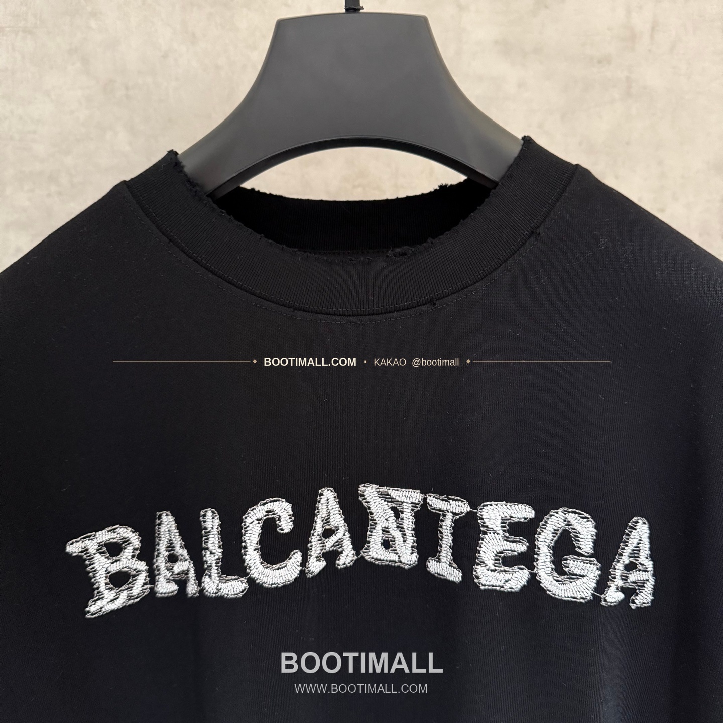발렌시아가 2025SS 헤비코튼 자수 루즈핏 블랙 반팔 티셔츠 Balenciaga 2025 SS Heavy Cotton Embroidered Loose Fit Black T-Shirt K170 6