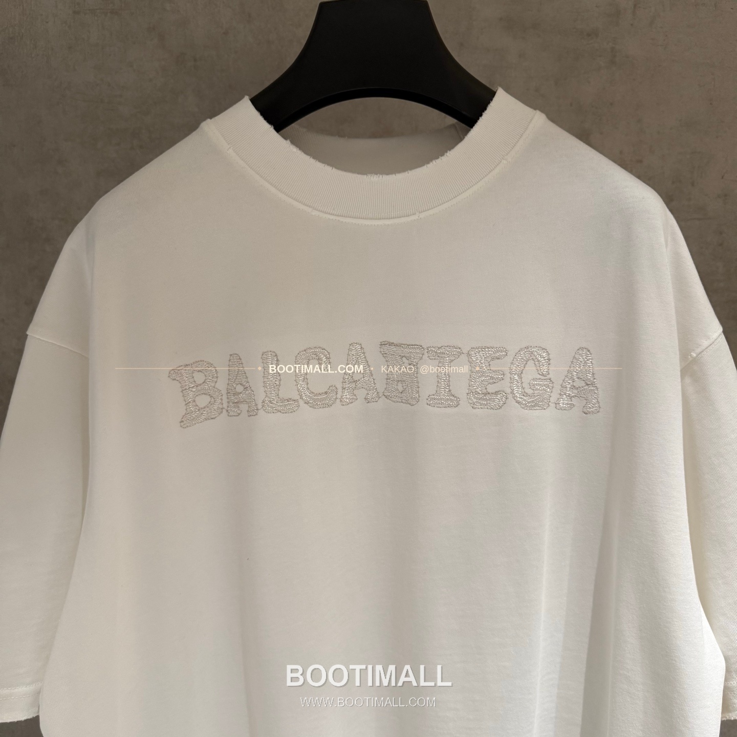 발렌시아가 2025SS 헤비코튼 자수 루즈핏 블랙 반팔 티셔츠 Balenciaga 2025 SS Heavy Cotton Embroidered Loose Fit Black T-Shirt K170 3