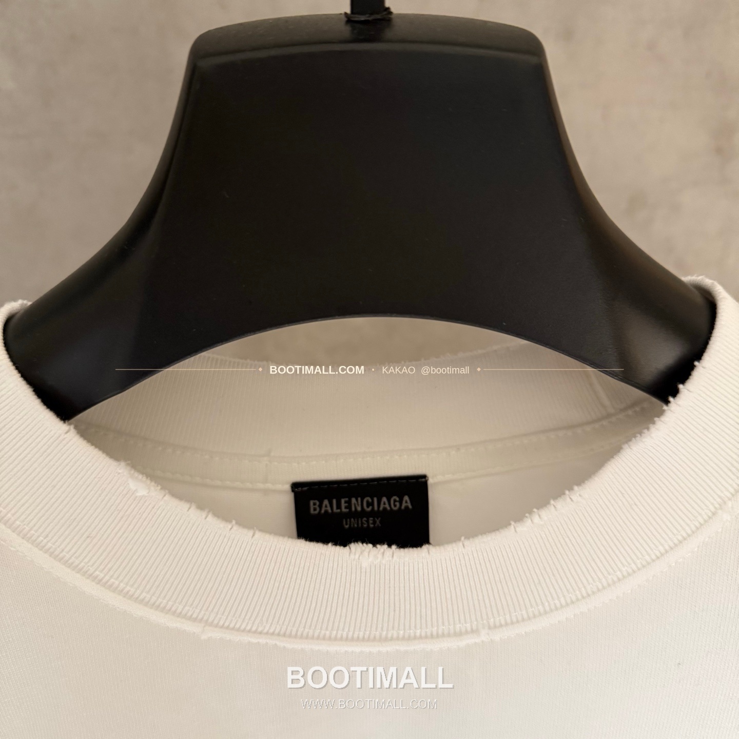 발렌시아가 2025SS 헤비코튼 자수 루즈핏 블랙 반팔 티셔츠 Balenciaga 2025 SS Heavy Cotton Embroidered Loose Fit Black T-Shirt K170 5