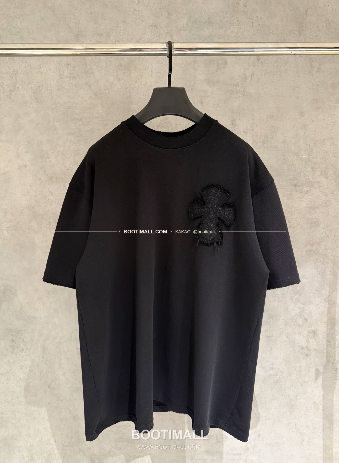 크롬하츠 헤비코튼 자수 디스트로이드 루즈핏 블랙 반팔 티셔츠 Chrome Hearts Heavy Cotton Embroidered Distressed Loose Fit Black T-Shirt K186 1