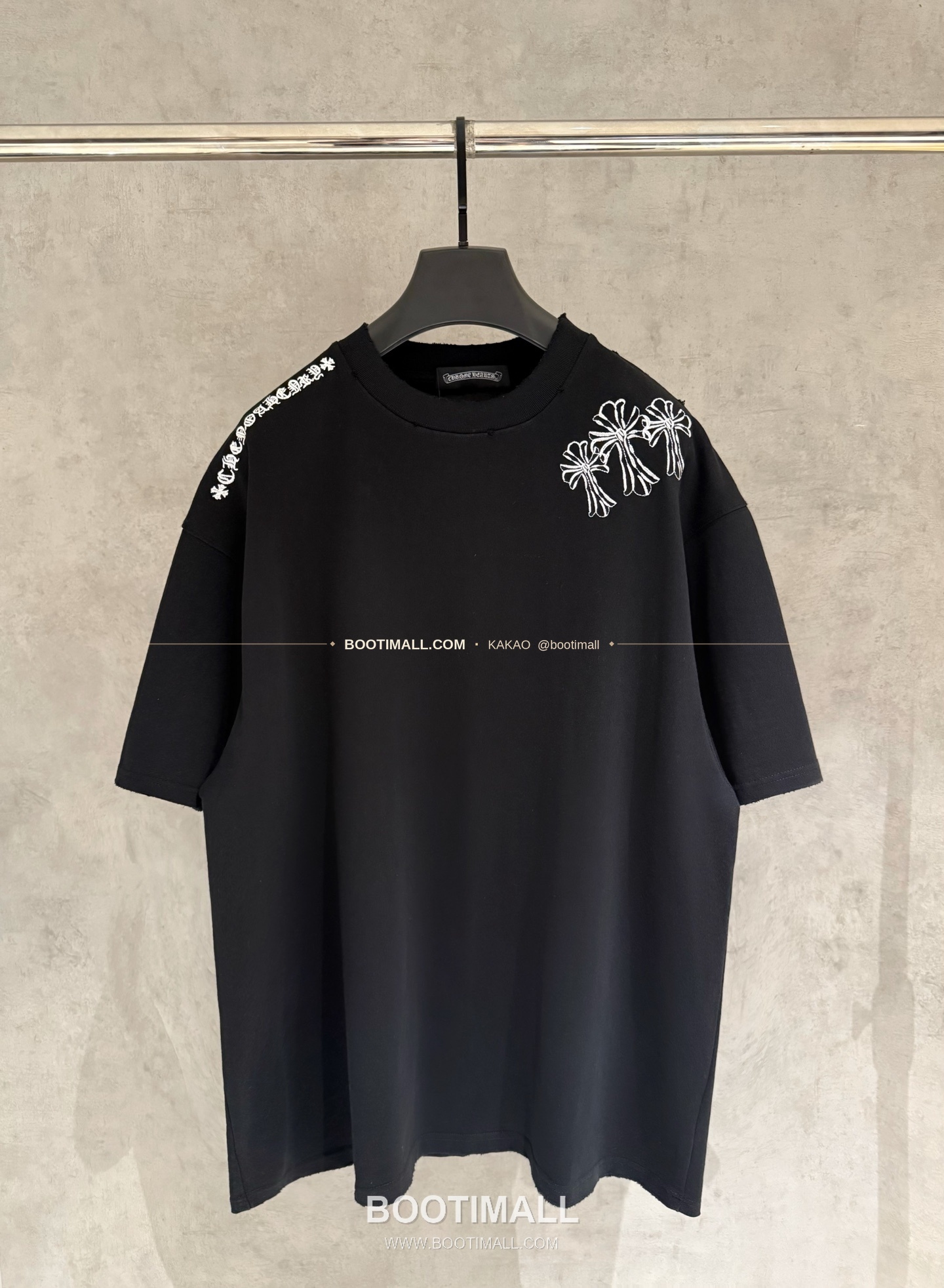 크롬하츠 헤비코튼 자수 디스트로이드 루즈핏 블랙 반팔 티셔츠 Chrome Hearts Heavy Cotton Embroidered Distressed Loose Fit Black T-Shirt K204 1