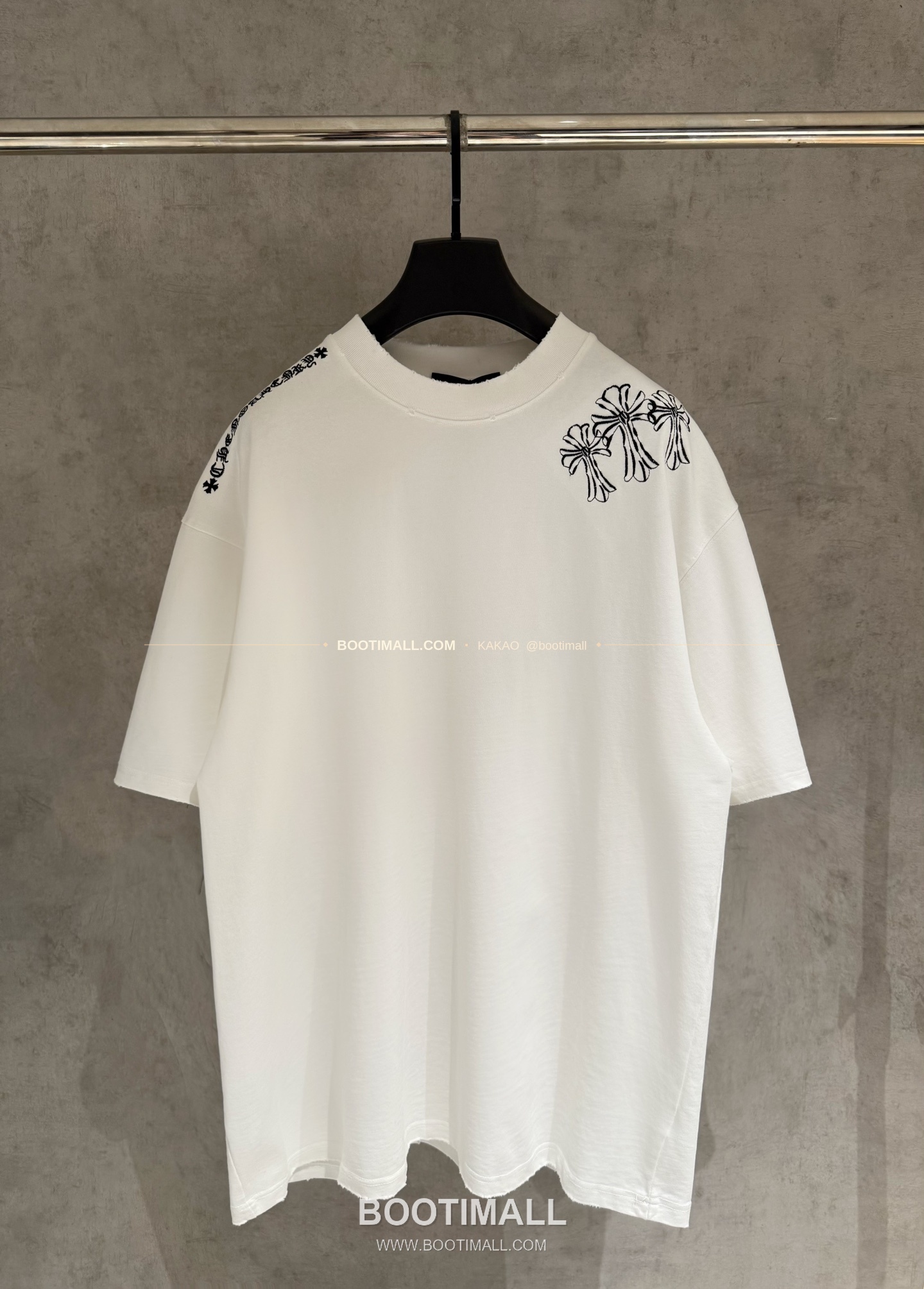 크롬하츠 헤비코튼 자수 디스트로이드 루즈핏 블랙 반팔 티셔츠 Chrome Hearts Heavy Cotton Embroidered Distressed Loose Fit Black T-Shirt K204 1