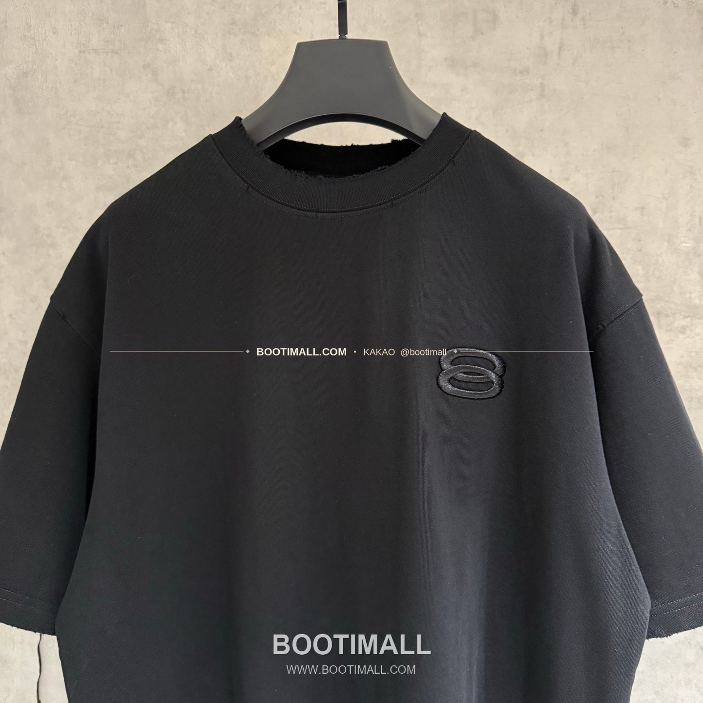 발렌시아가 2025SS 헤비코튼 자수 루즈핏 블랙 반팔 티셔츠 Balenciaga 2025 SS Heavy Cotton Embroidered Loose Fit Black T-Shirt K124 3