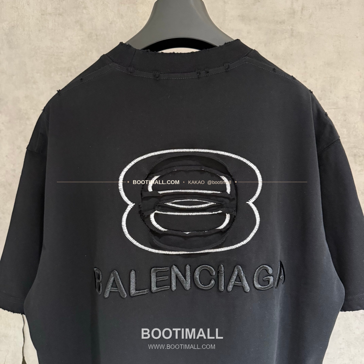 발렌시아가 2025SS 헤비코튼 자수 루즈핏 블랙 반팔 티셔츠 Balenciaga 2025 SS Heavy Cotton Embroidered Loose Fit Black T-Shirt K124 4