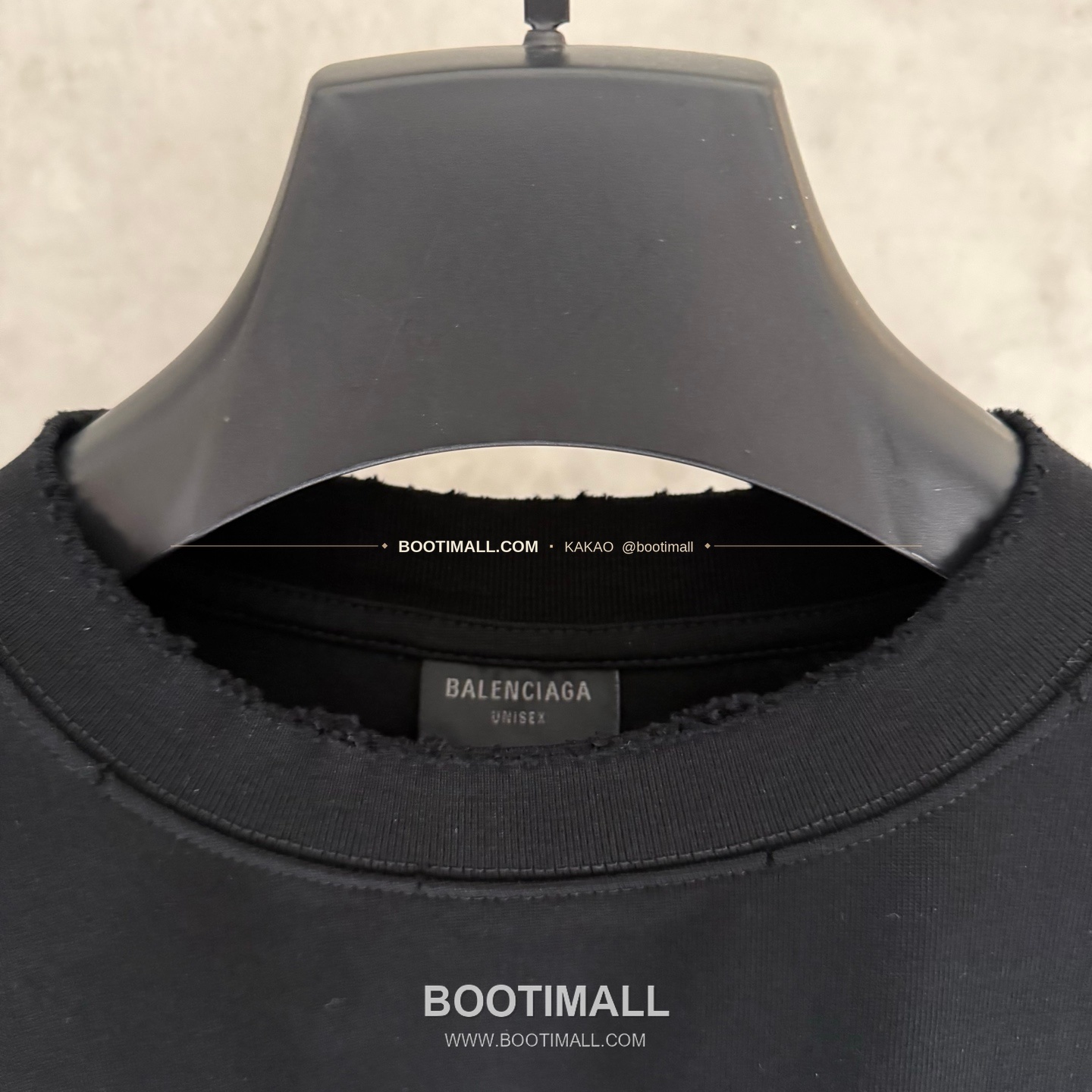 발렌시아가 2025SS 헤비코튼 자수 루즈핏 블랙 반팔 티셔츠 Balenciaga 2025 SS Heavy Cotton Embroidered Loose Fit Black T-Shirt K124 5