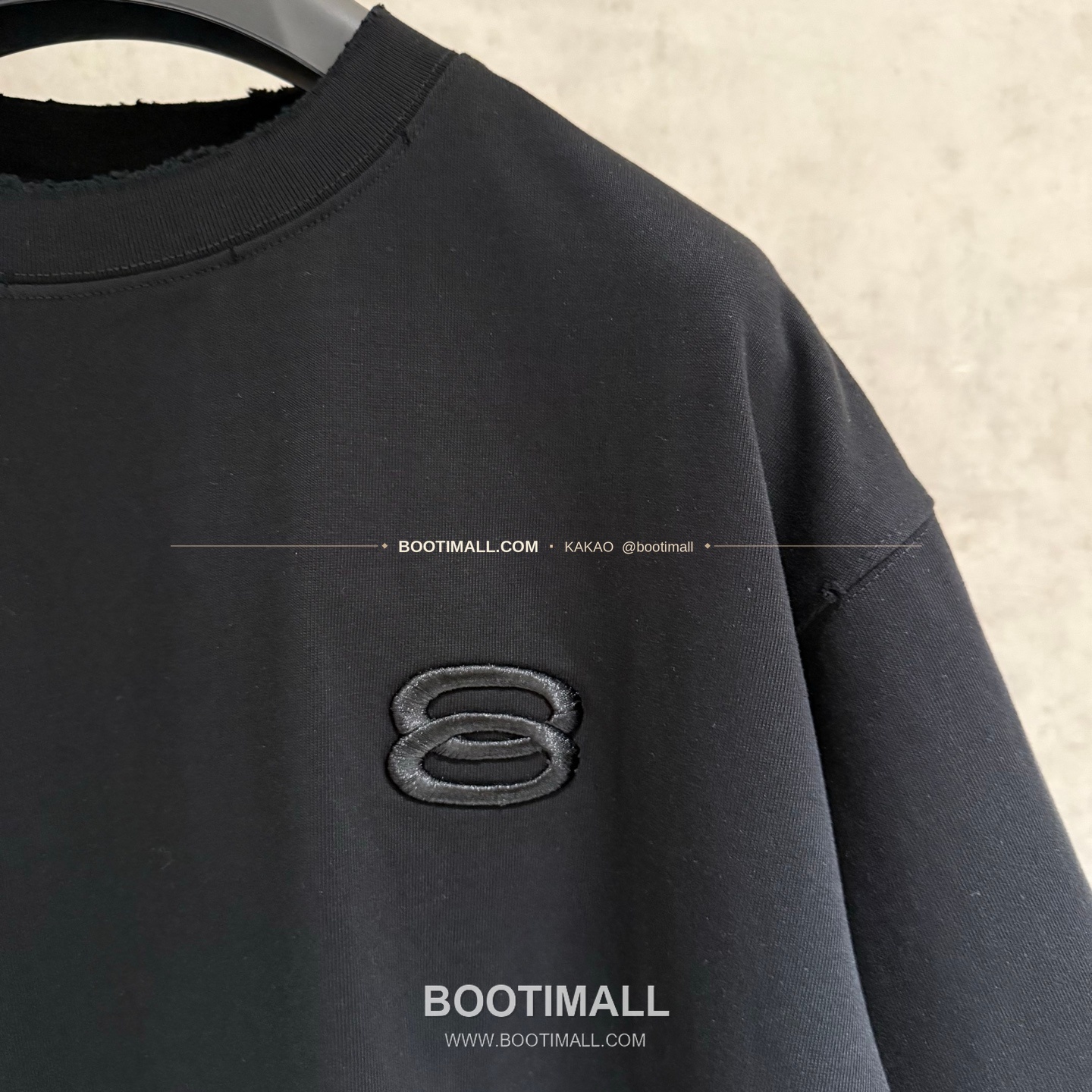 발렌시아가 2025SS 헤비코튼 자수 루즈핏 블랙 반팔 티셔츠 Balenciaga 2025 SS Heavy Cotton Embroidered Loose Fit Black T-Shirt K124 6