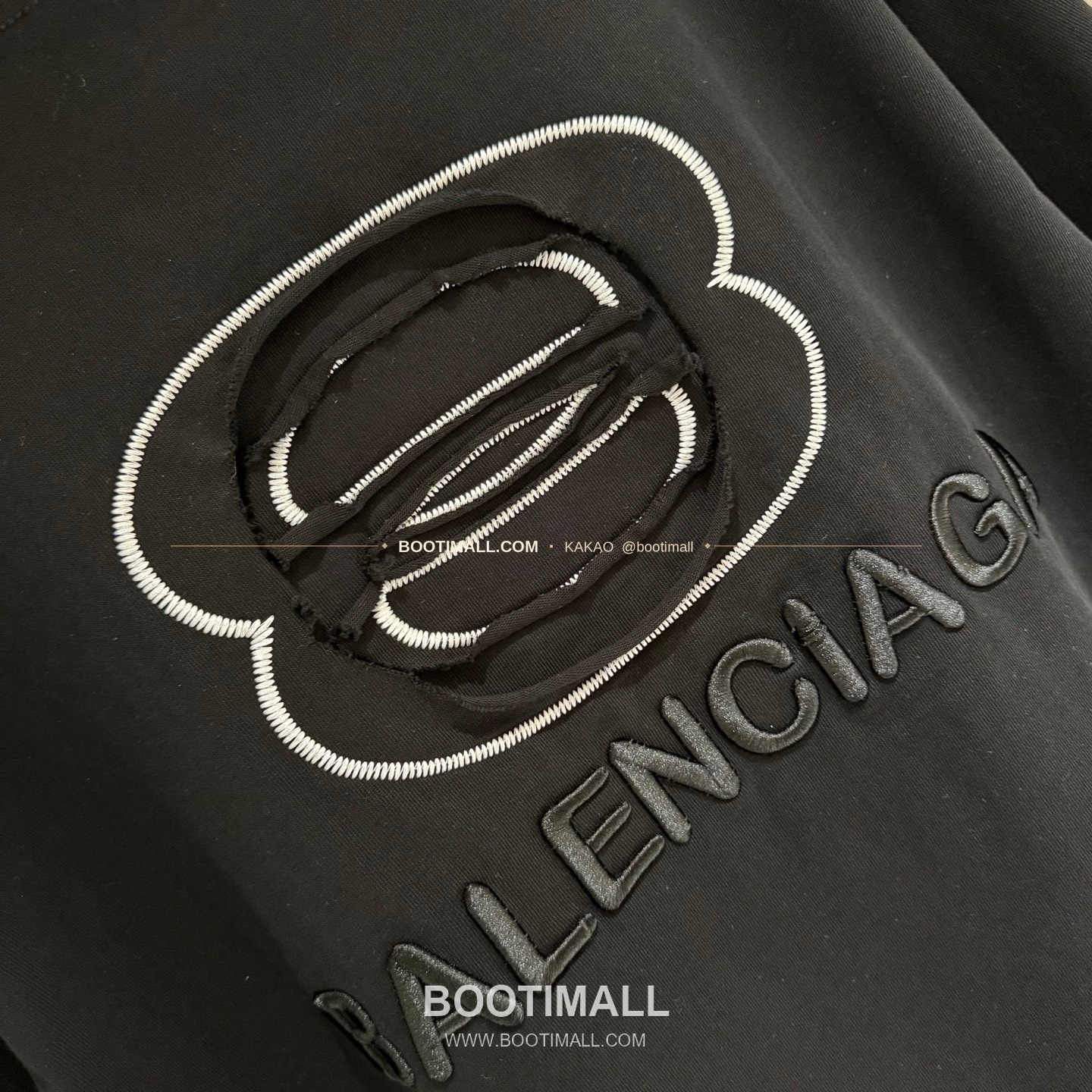 발렌시아가 2025SS 헤비코튼 자수 루즈핏 블랙 반팔 티셔츠 Balenciaga 2025 SS Heavy Cotton Embroidered Loose Fit Black T-Shirt K124 7