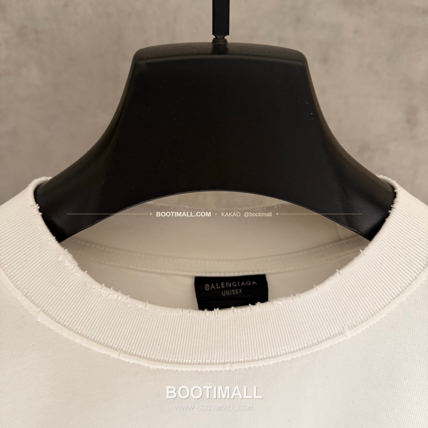 발렌시아가 2025SS 헤비코튼 자수 루즈핏 블랙 반팔 티셔츠 Balenciaga 2025 SS Heavy Cotton Embroidered Loose Fit Black T-Shirt K124 5