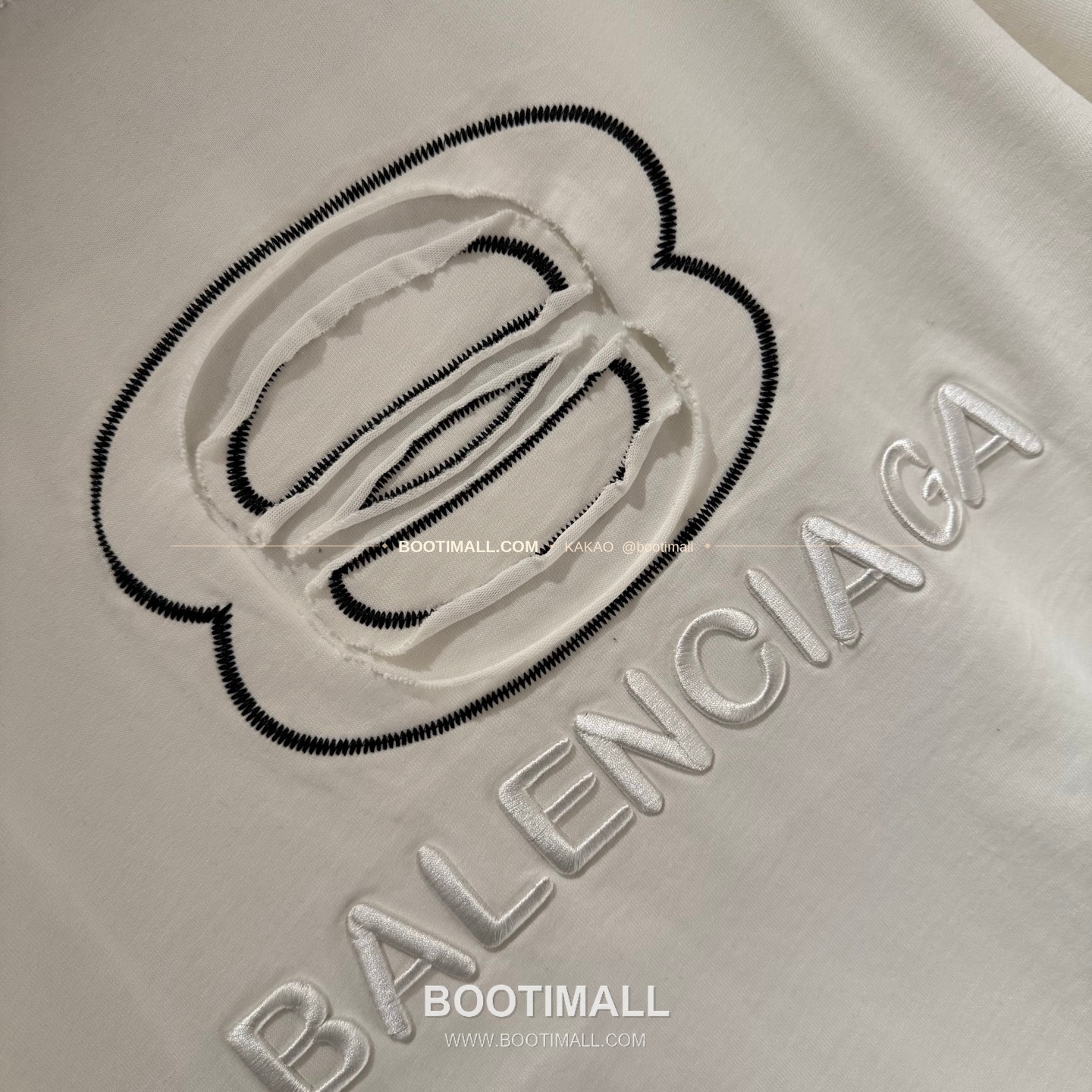 발렌시아가 2025SS 헤비코튼 자수 루즈핏 블랙 반팔 티셔츠 Balenciaga 2025 SS Heavy Cotton Embroidered Loose Fit Black T-Shirt K124 7