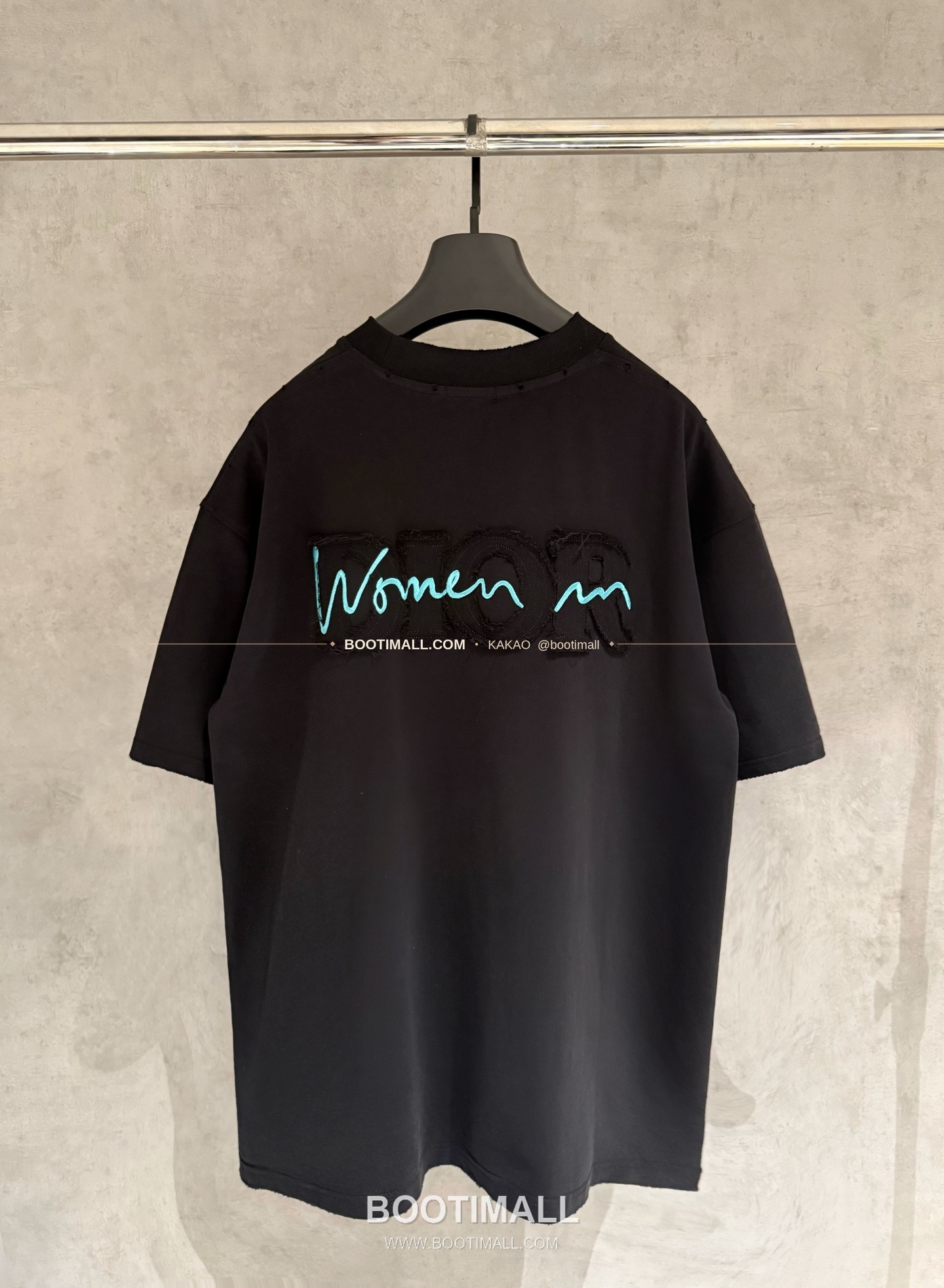 디올 2026SS 헤비코튼 입체자수 아플리케 루즈핏 블랙 반팔 티셔츠 Dior 2026 SS Heavy Cotton Embroidered Applique Loose Fit Black T-Shirt K190 2