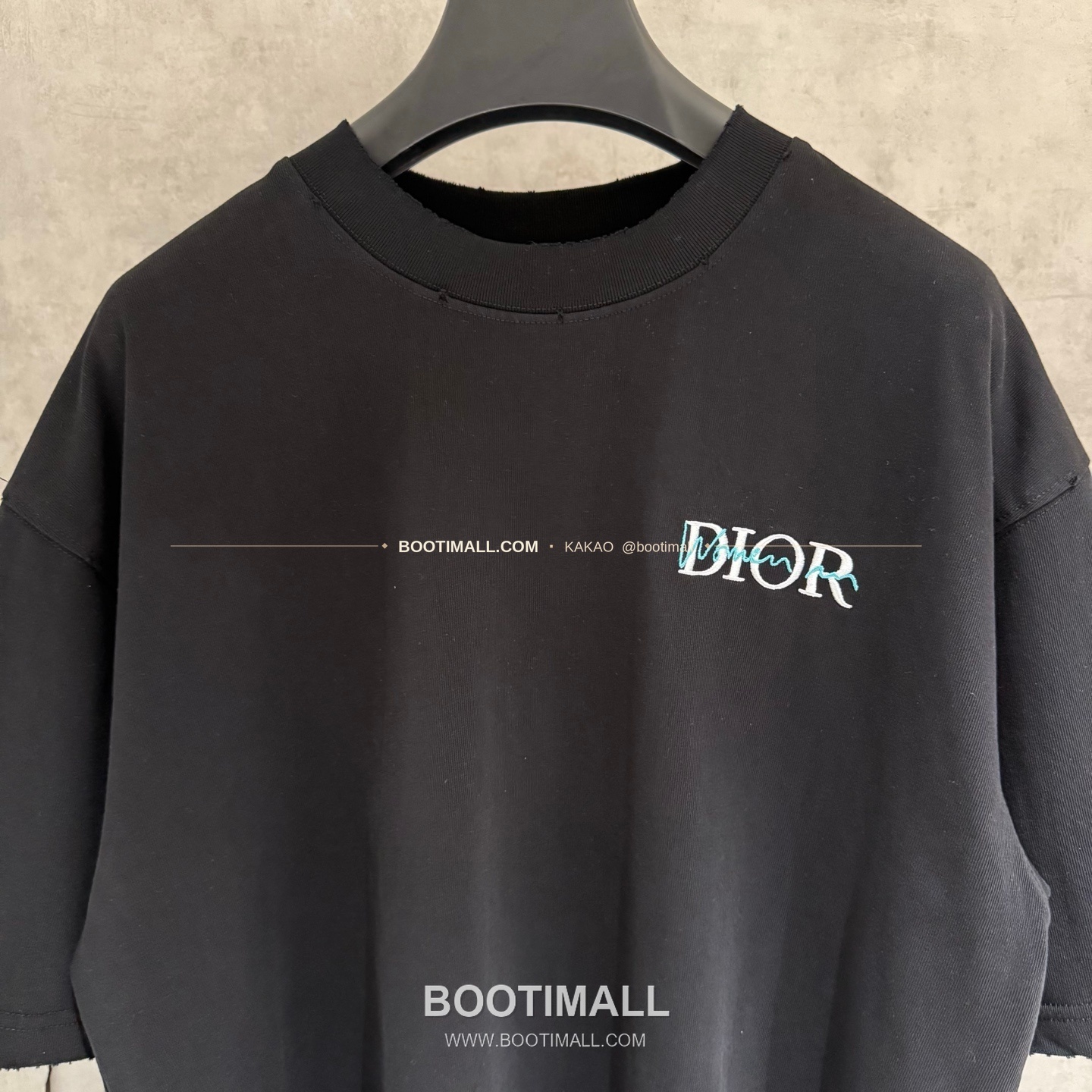 디올 2026SS 헤비코튼 입체자수 아플리케 루즈핏 블랙 반팔 티셔츠 Dior 2026 SS Heavy Cotton Embroidered Applique Loose Fit Black T-Shirt K190 3