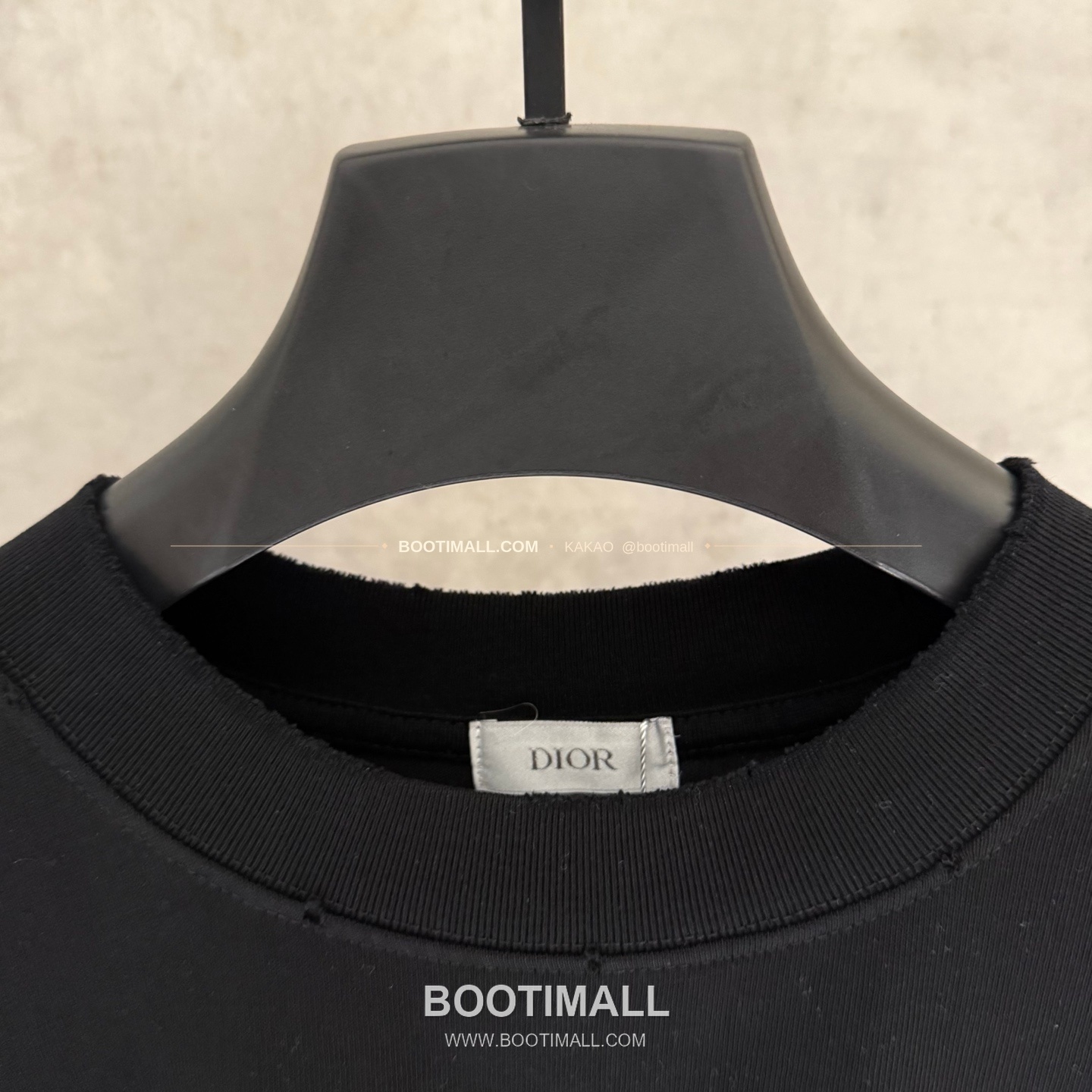 디올 2026SS 헤비코튼 입체자수 아플리케 루즈핏 블랙 반팔 티셔츠 Dior 2026 SS Heavy Cotton Embroidered Applique Loose Fit Black T-Shirt K190 4