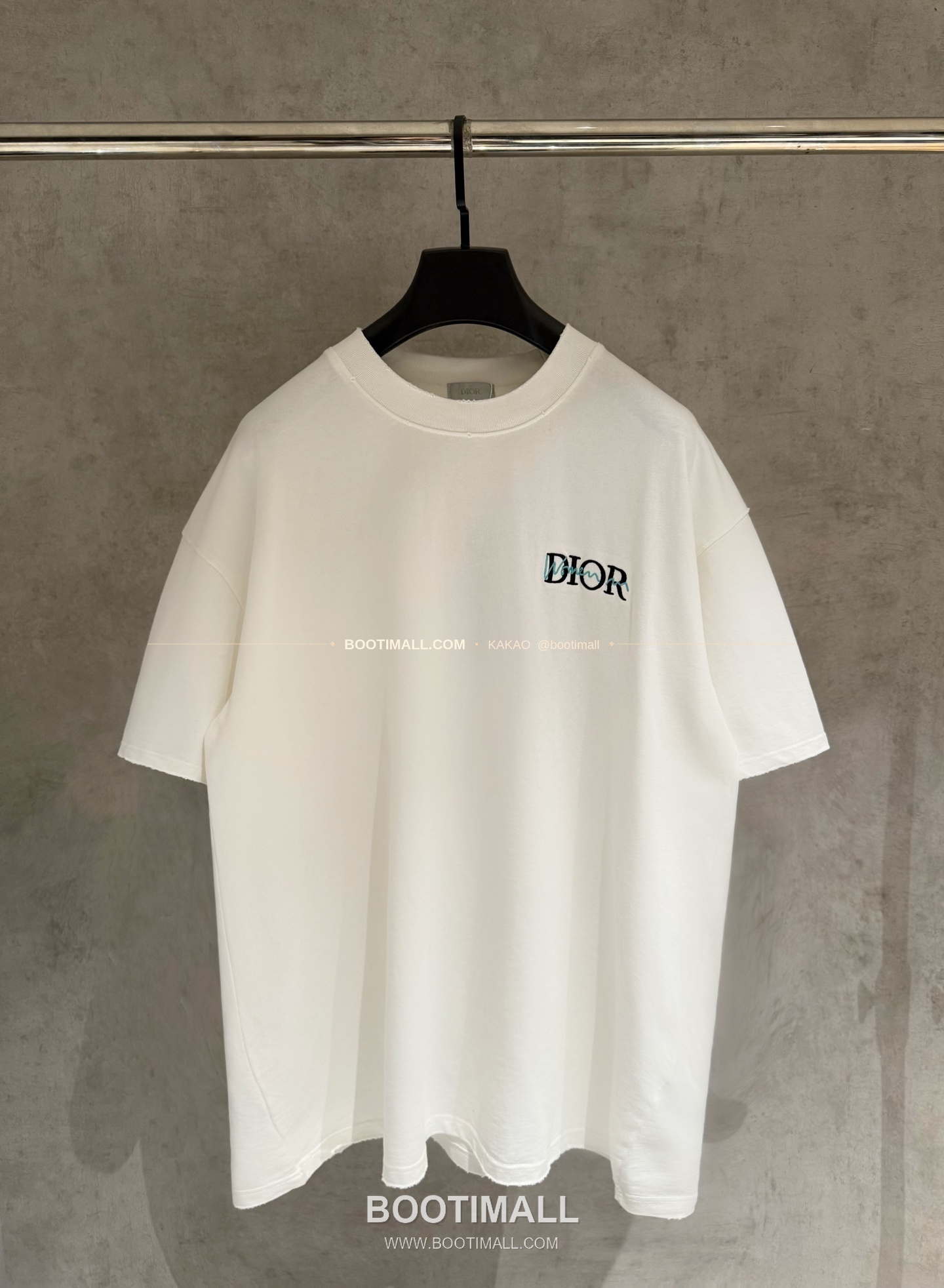 디올 2026SS 헤비코튼 입체자수 아플리케 루즈핏 블랙 반팔 티셔츠 Dior 2026 SS Heavy Cotton Embroidered Applique Loose Fit Black T-Shirt K190 1