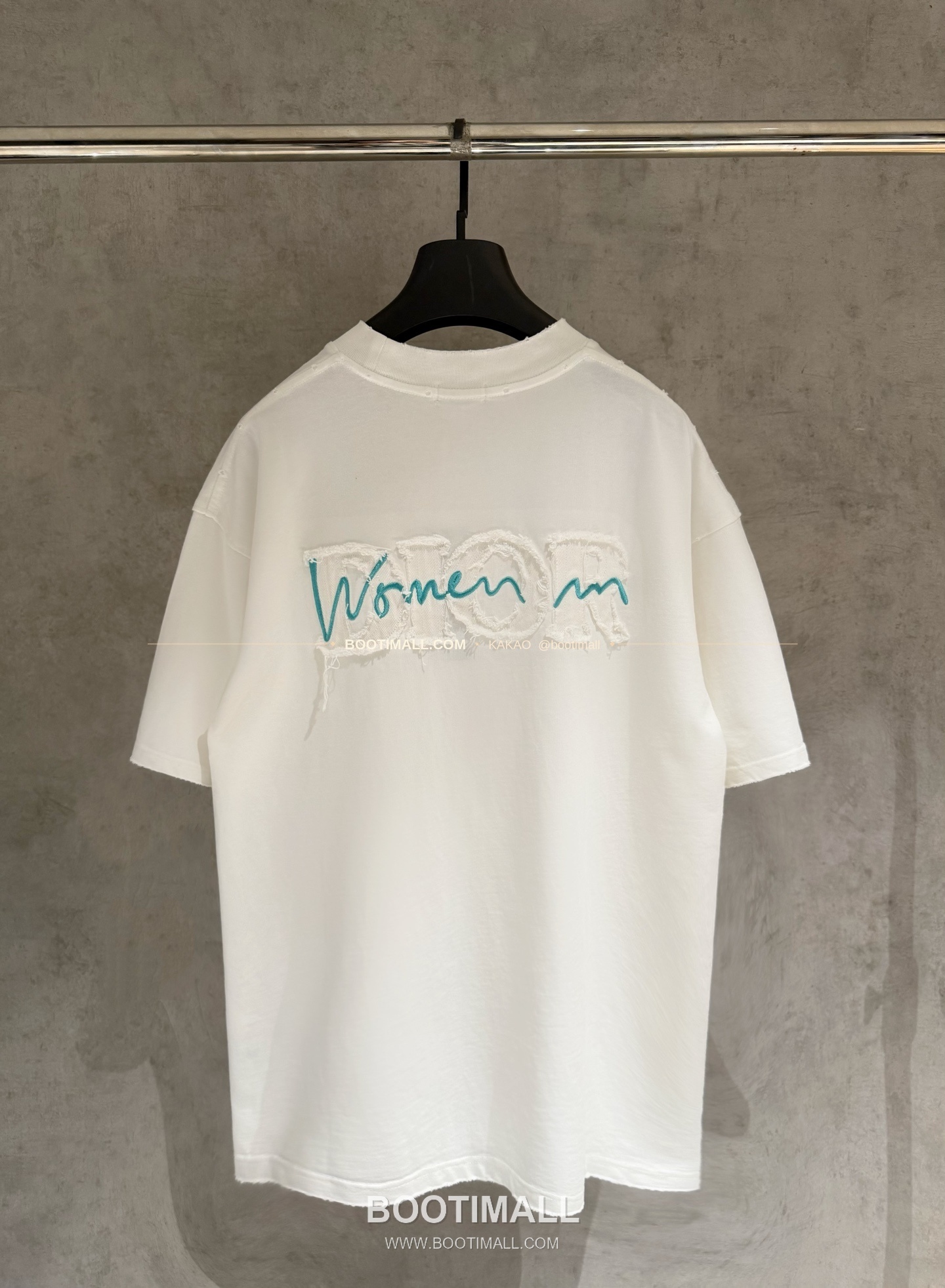 디올 2026SS 헤비코튼 입체자수 아플리케 루즈핏 블랙 반팔 티셔츠 Dior 2026 SS Heavy Cotton Embroidered Applique Loose Fit Black T-Shirt K190 2