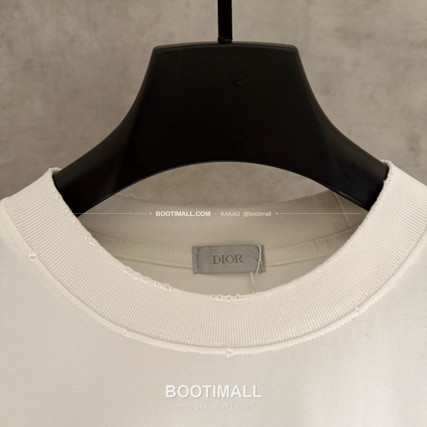 디올 2026SS 헤비코튼 입체자수 아플리케 루즈핏 블랙 반팔 티셔츠 Dior 2026 SS Heavy Cotton Embroidered Applique Loose Fit Black T-Shirt K190 4