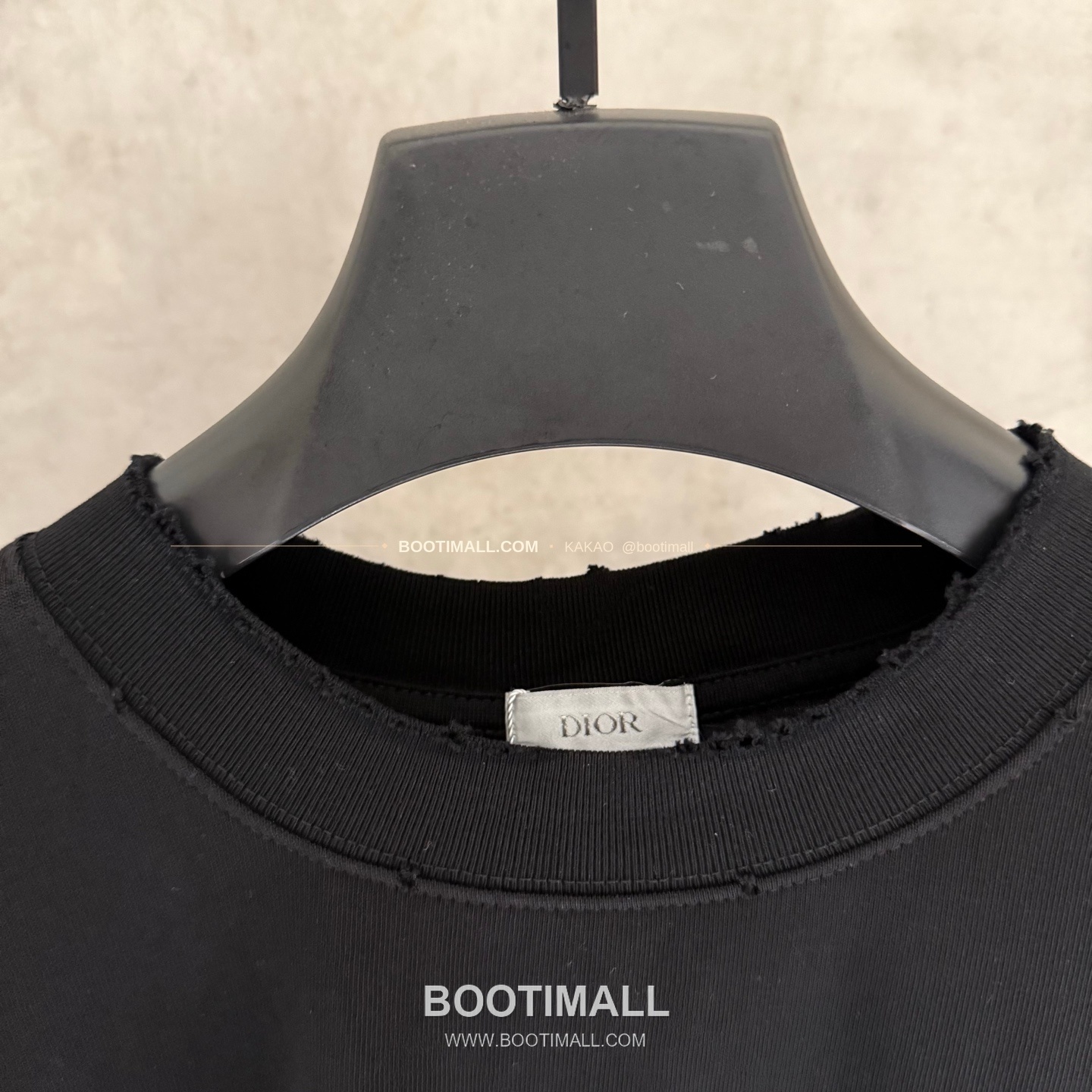 디올 2026SS 헤비코튼 입체자수 아플리케 루즈핏 블랙 반팔 티셔츠 Dior 2026 SS Heavy Cotton Embroidered Applique Loose Fit Black T-Shirt K188 5