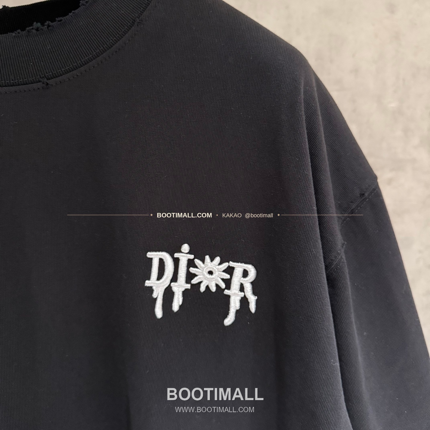 디올 2026SS 헤비코튼 입체자수 아플리케 루즈핏 블랙 반팔 티셔츠 Dior 2026 SS Heavy Cotton Embroidered Applique Loose Fit Black T-Shirt K188 6