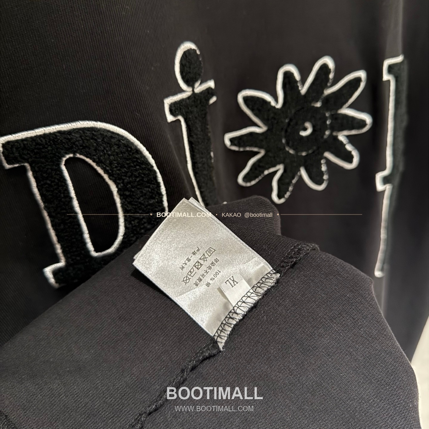 디올 2026SS 헤비코튼 입체자수 아플리케 루즈핏 블랙 반팔 티셔츠 Dior 2026 SS Heavy Cotton Embroidered Applique Loose Fit Black T-Shirt K188 8