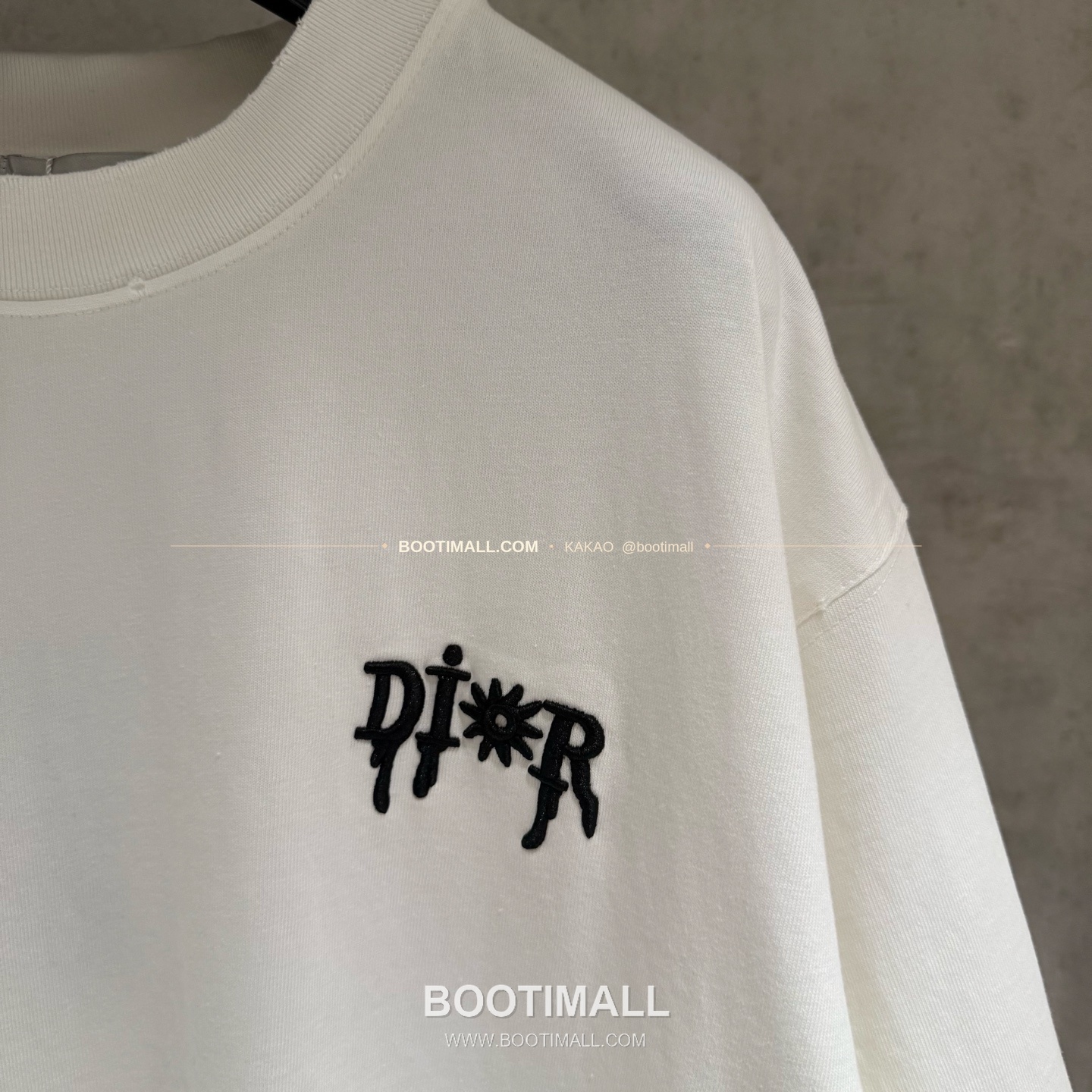 디올 2026SS 헤비코튼 입체자수 아플리케 루즈핏 블랙 반팔 티셔츠 Dior 2026 SS Heavy Cotton Embroidered Applique Loose Fit Black T-Shirt K188 6