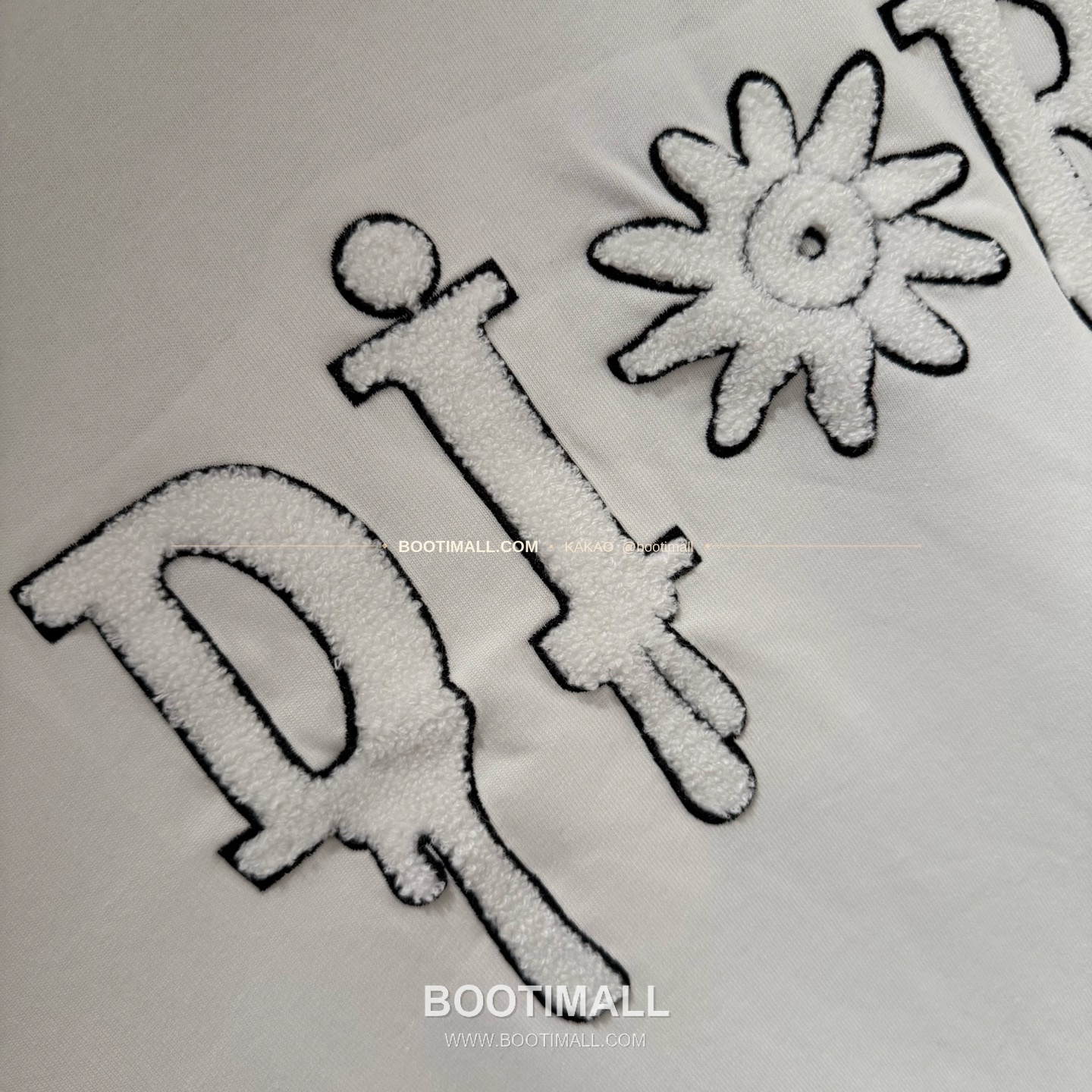 디올 2026SS 헤비코튼 입체자수 아플리케 루즈핏 블랙 반팔 티셔츠 Dior 2026 SS Heavy Cotton Embroidered Applique Loose Fit Black T-Shirt K188 7