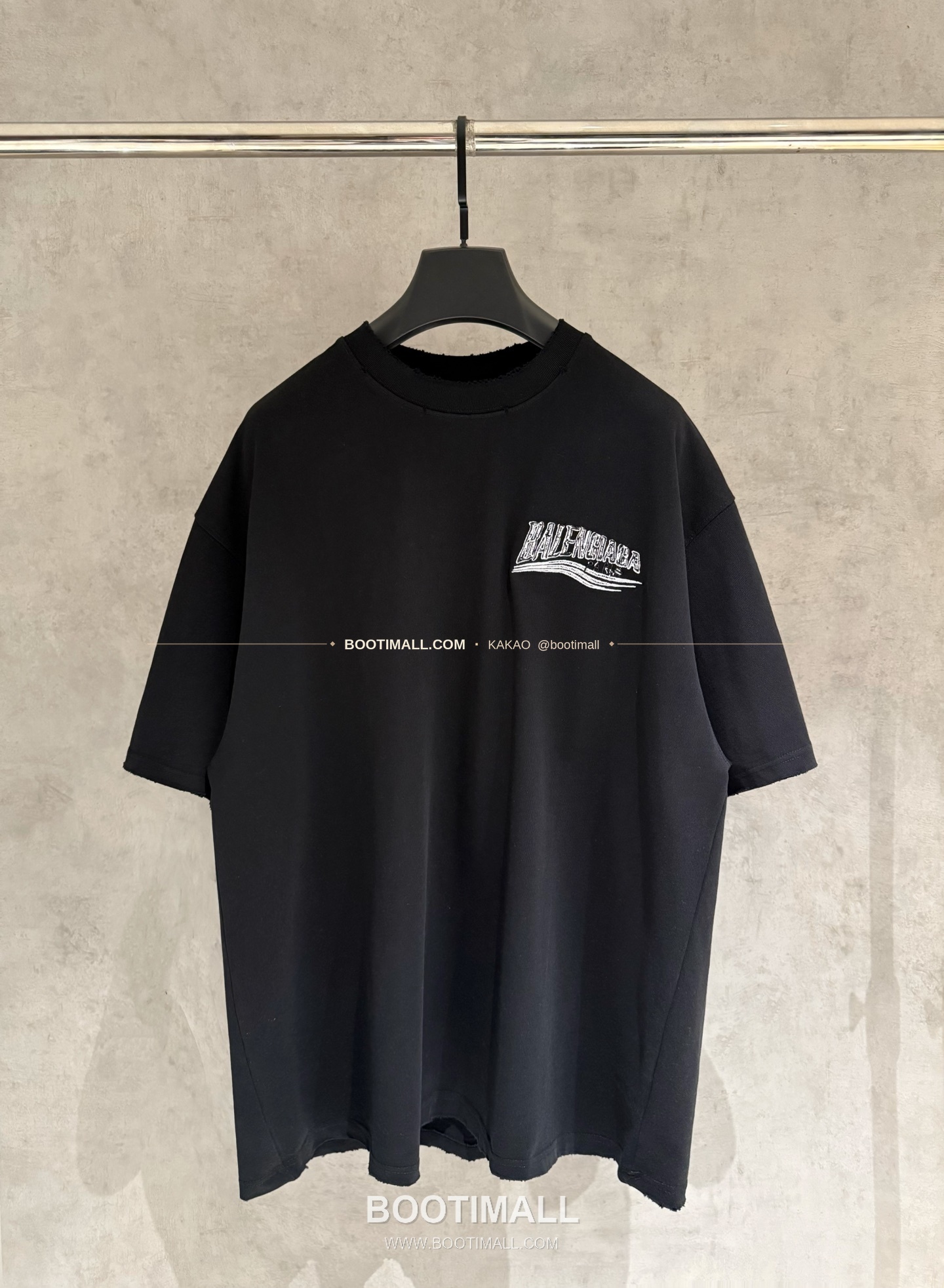 발렌시아가 2025SS 헤비코튼 자수 루즈핏 블랙 반팔 티셔츠 Balenciaga 2025 SS Heavy Cotton Embroidered Loose Fit Black T-Shirt K224 1