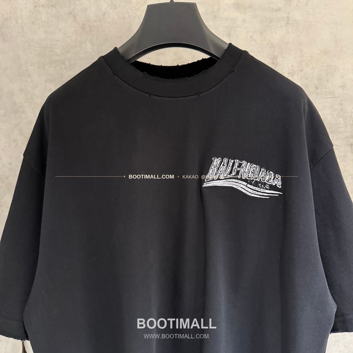 발렌시아가 2025SS 헤비코튼 자수 루즈핏 블랙 반팔 티셔츠 Balenciaga 2025 SS Heavy Cotton Embroidered Loose Fit Black T-Shirt K224 3