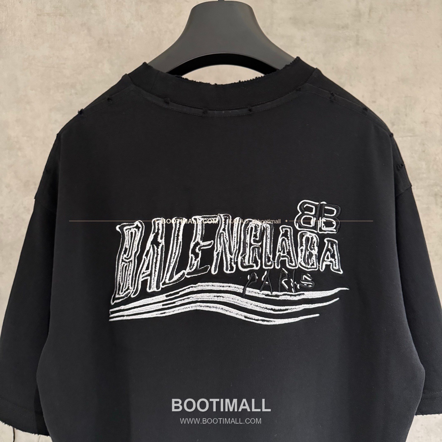 발렌시아가 2025SS 헤비코튼 자수 루즈핏 블랙 반팔 티셔츠 Balenciaga 2025 SS Heavy Cotton Embroidered Loose Fit Black T-Shirt K224 4