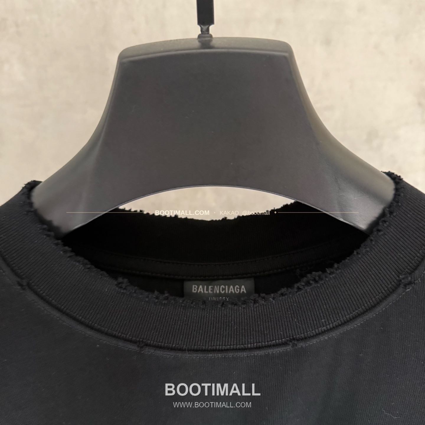 발렌시아가 2025SS 헤비코튼 자수 루즈핏 블랙 반팔 티셔츠 Balenciaga 2025 SS Heavy Cotton Embroidered Loose Fit Black T-Shirt K224 5