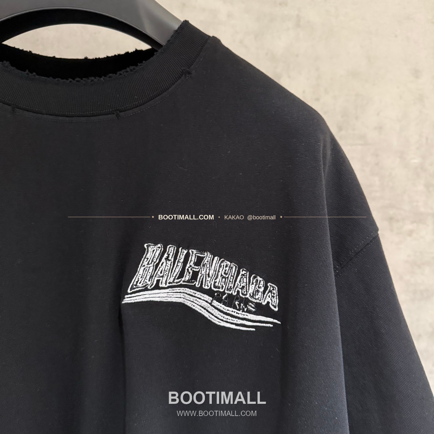 발렌시아가 2025SS 헤비코튼 자수 루즈핏 블랙 반팔 티셔츠 Balenciaga 2025 SS Heavy Cotton Embroidered Loose Fit Black T-Shirt K224 6