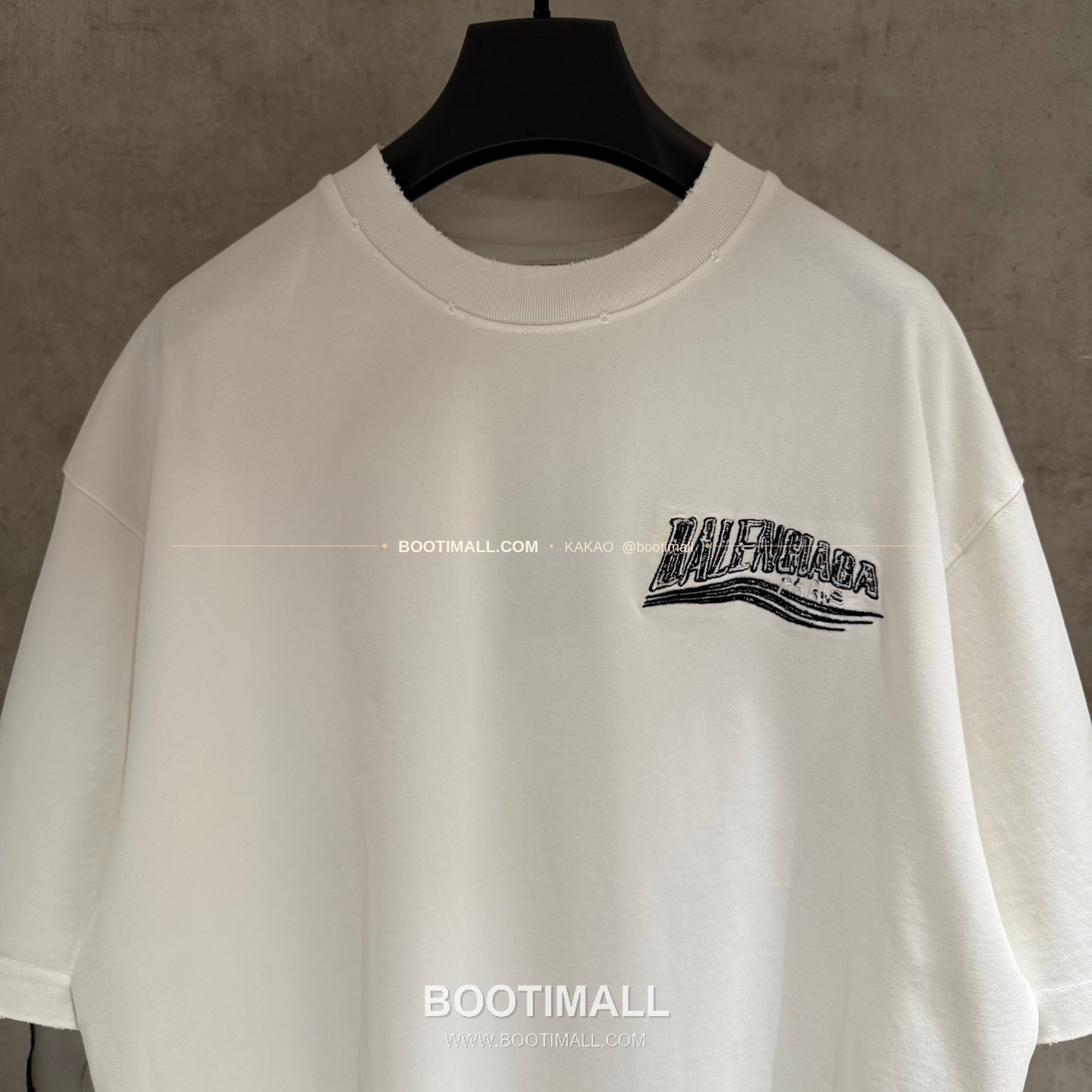 발렌시아가 2025SS 헤비코튼 자수 루즈핏 블랙 반팔 티셔츠 Balenciaga 2025 SS Heavy Cotton Embroidered Loose Fit Black T-Shirt K224 3